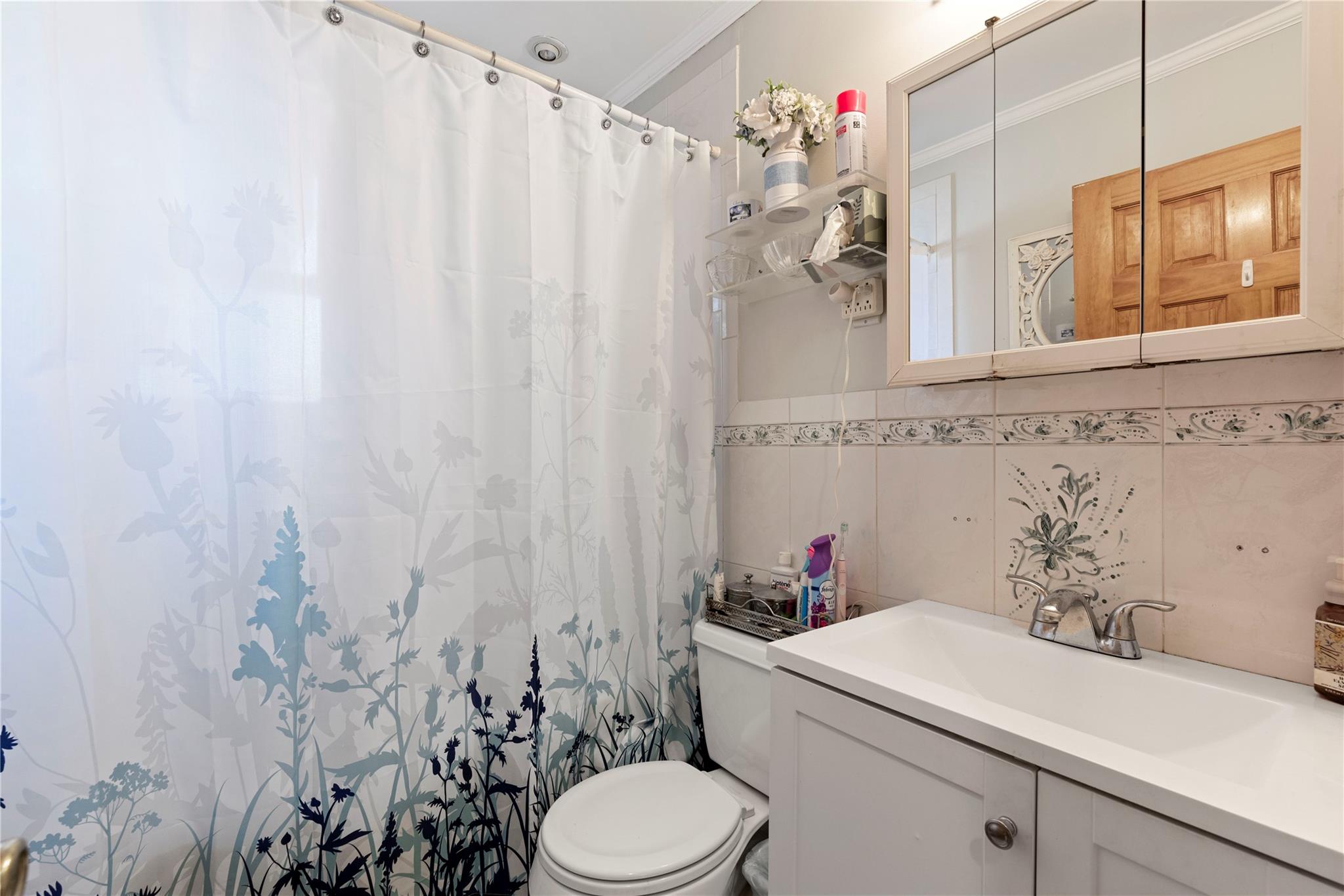 487 Emerson Place, Valley Stream, NY 11580