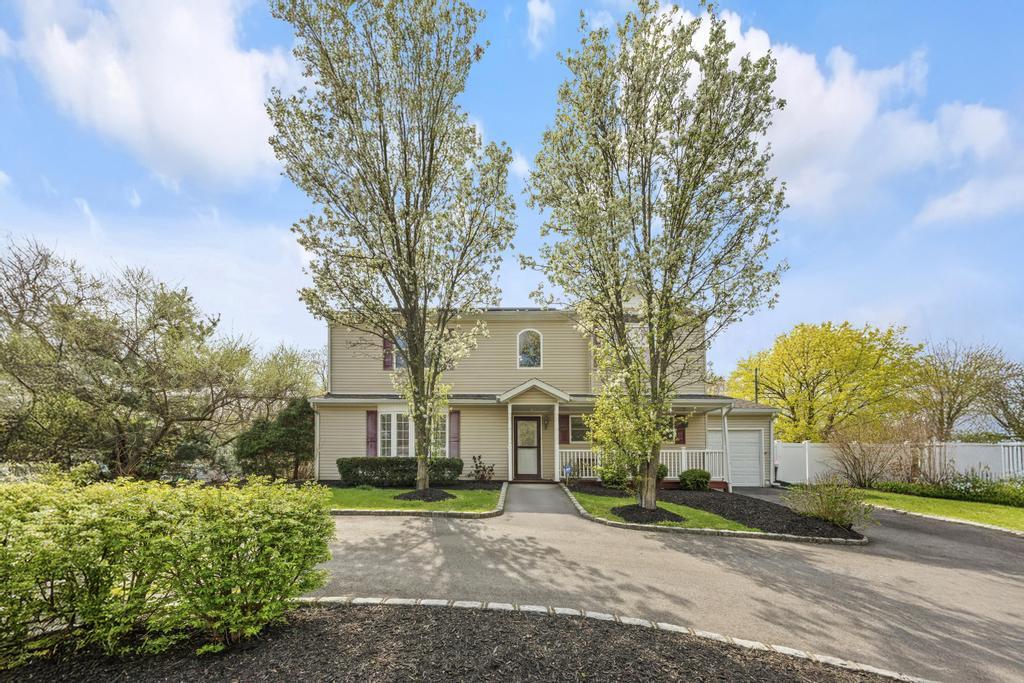 4 Ficus Street, Port Jefferson Station, NY 11776