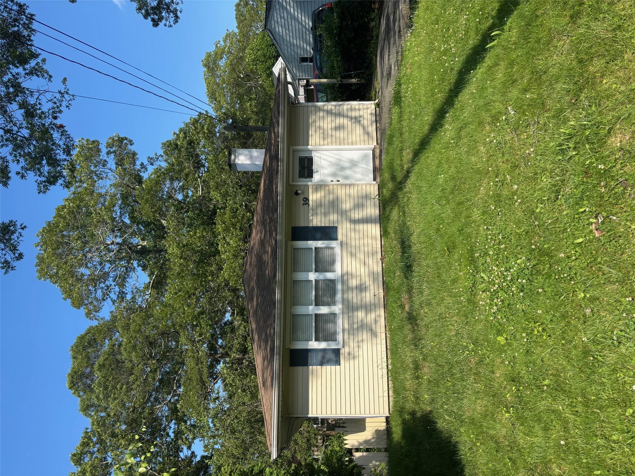 39 Stuyvesant Avenue, Mastic, NY 11950