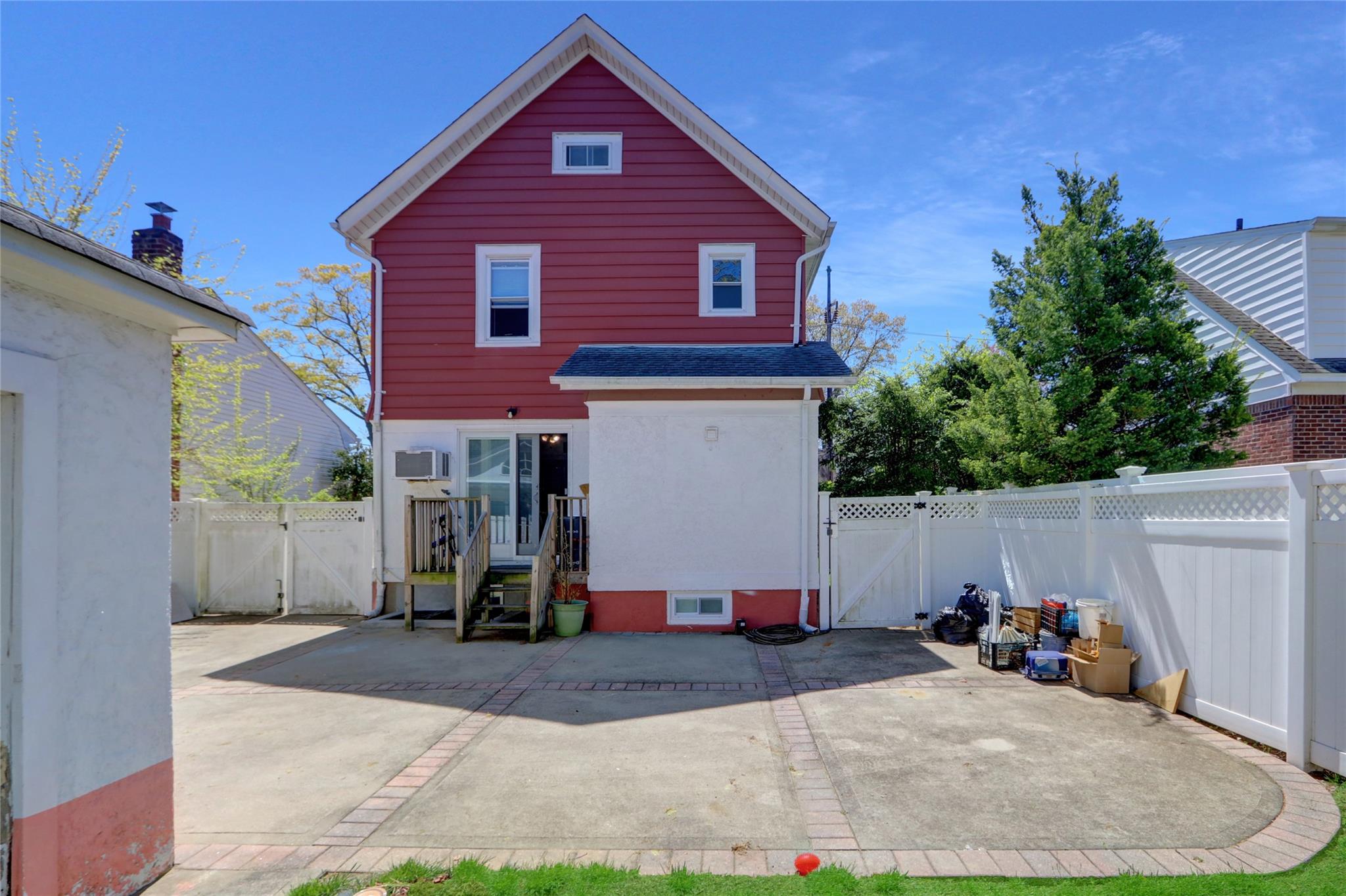 273 E Beverly Parkway, Valley Stream, NY 11580
