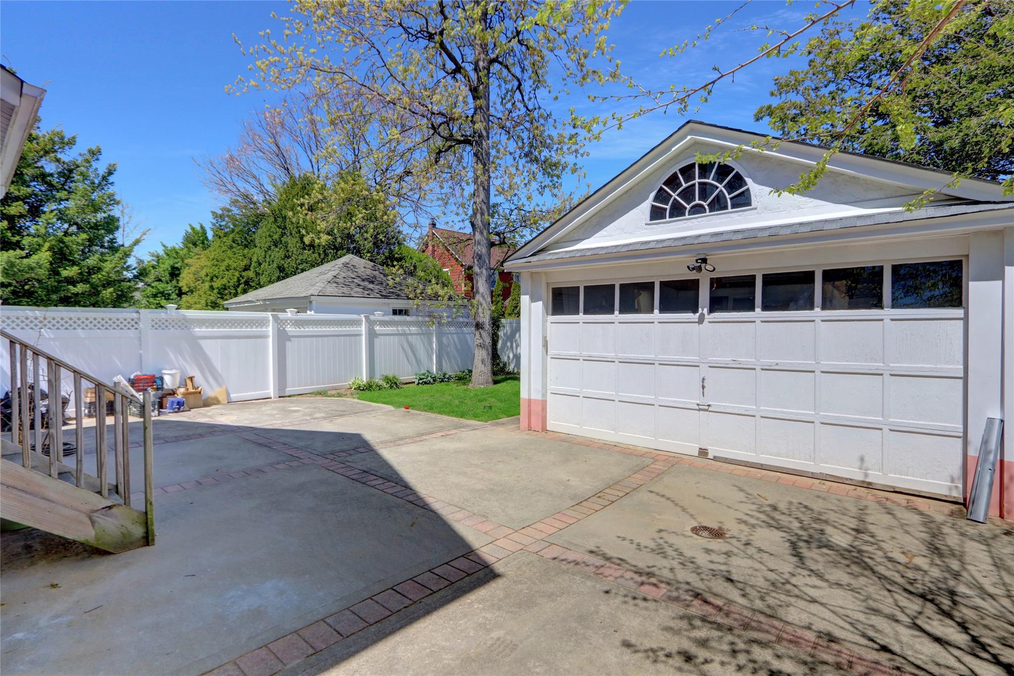 273 E Beverly Parkway, Valley Stream, NY 11580
