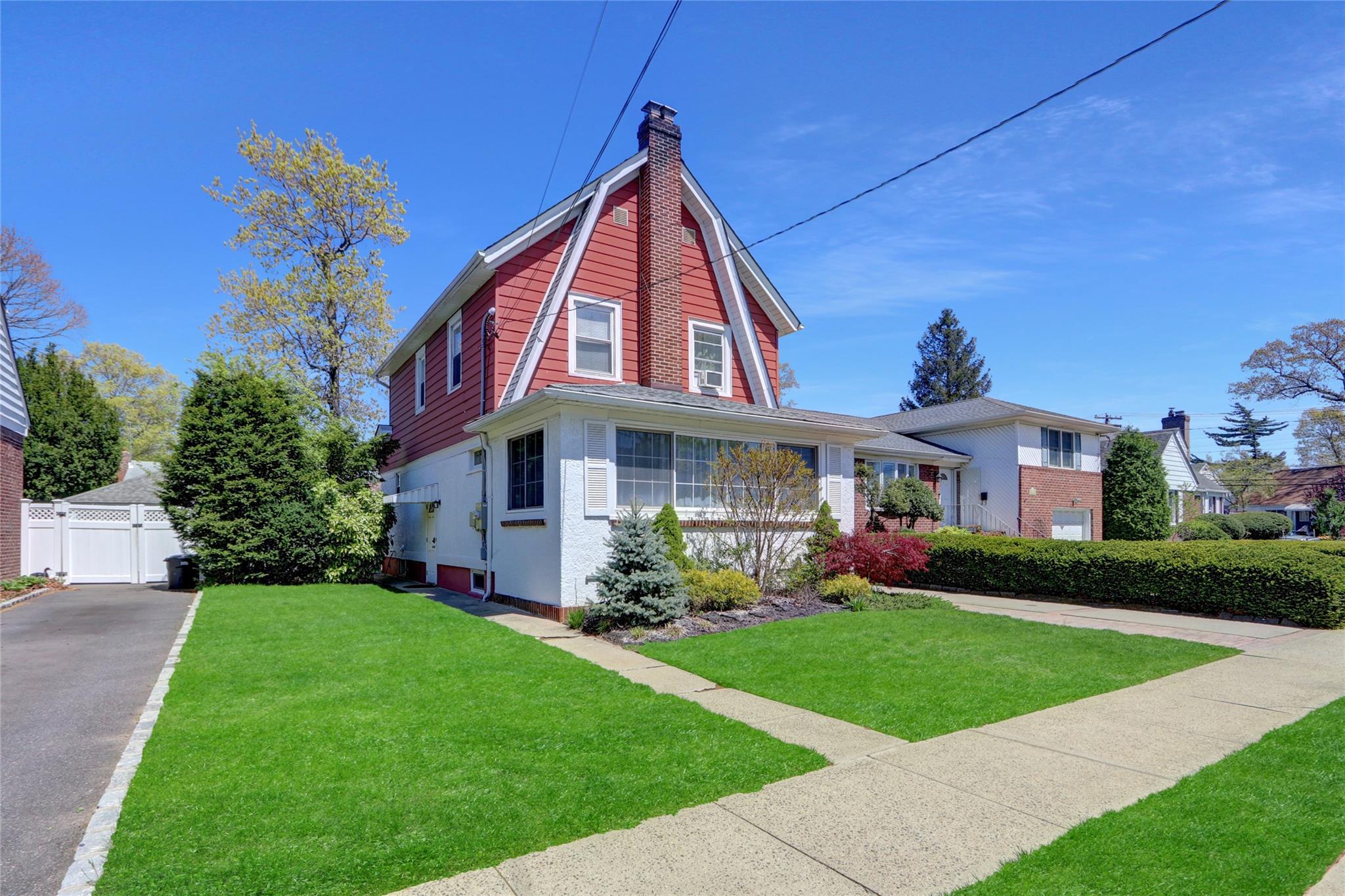 273 E Beverly Parkway, Valley Stream, NY 11580