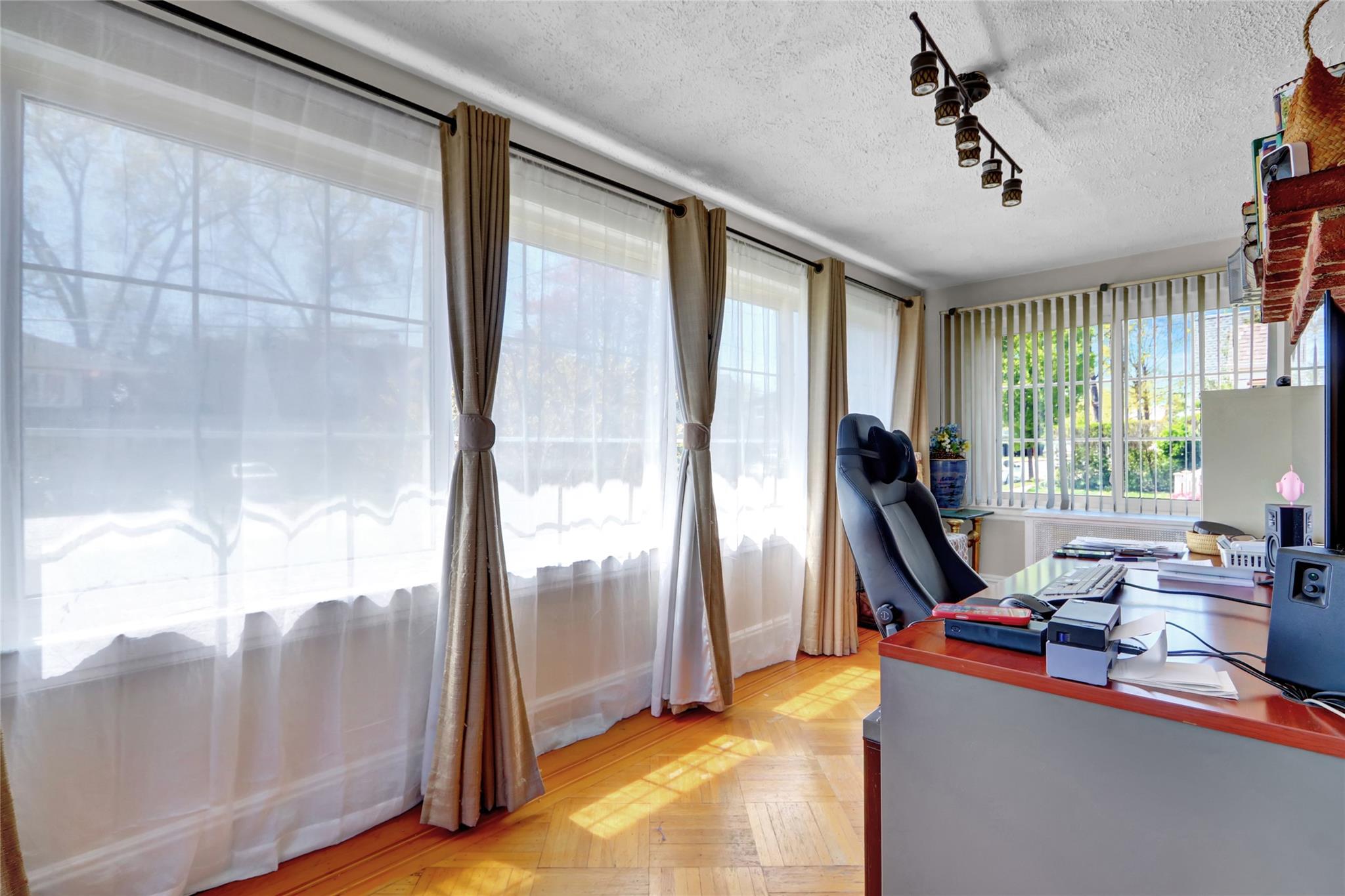 273 E Beverly Parkway, Valley Stream, NY 11580