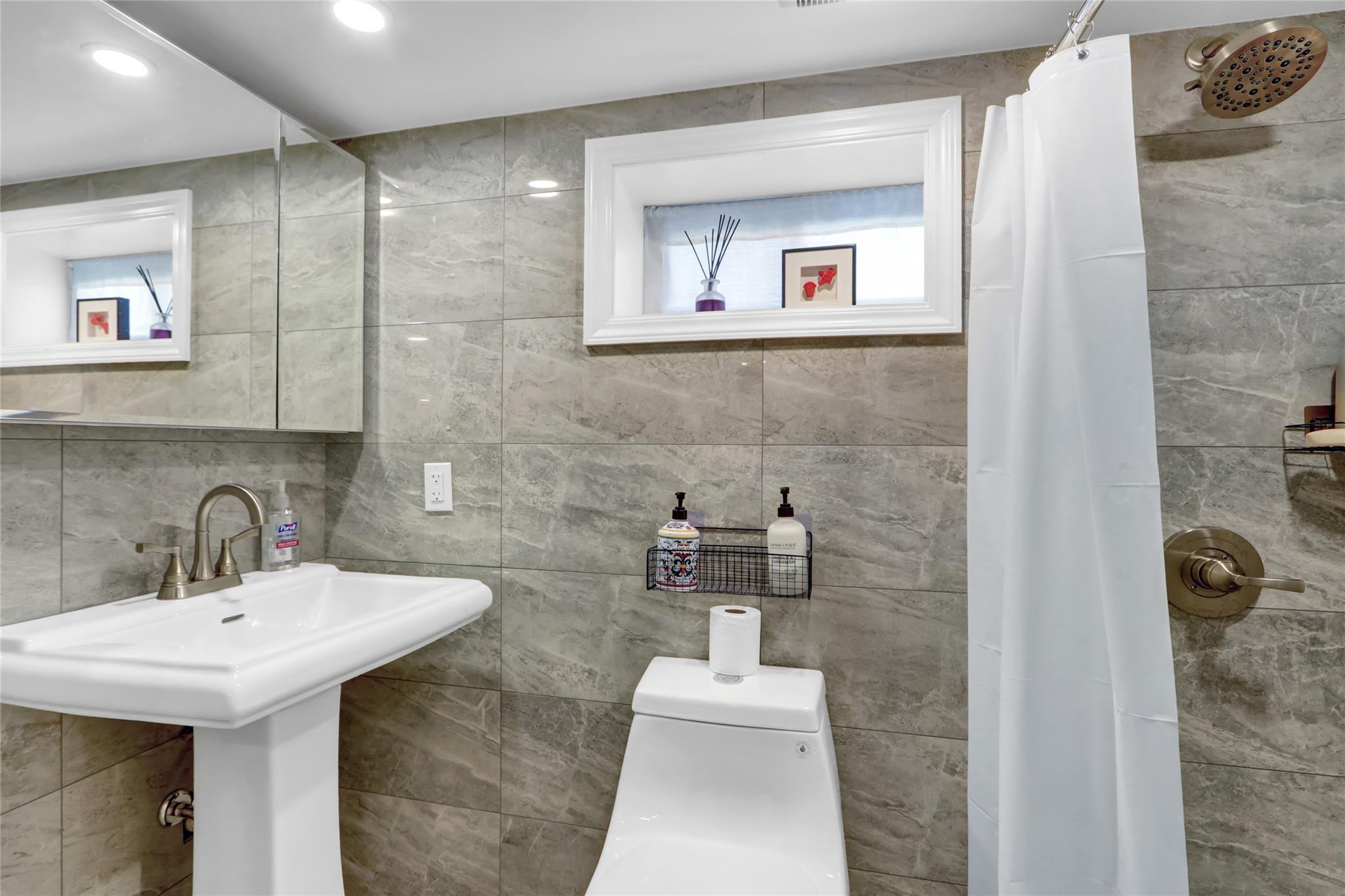 273 E Beverly Parkway, Valley Stream, NY 11580