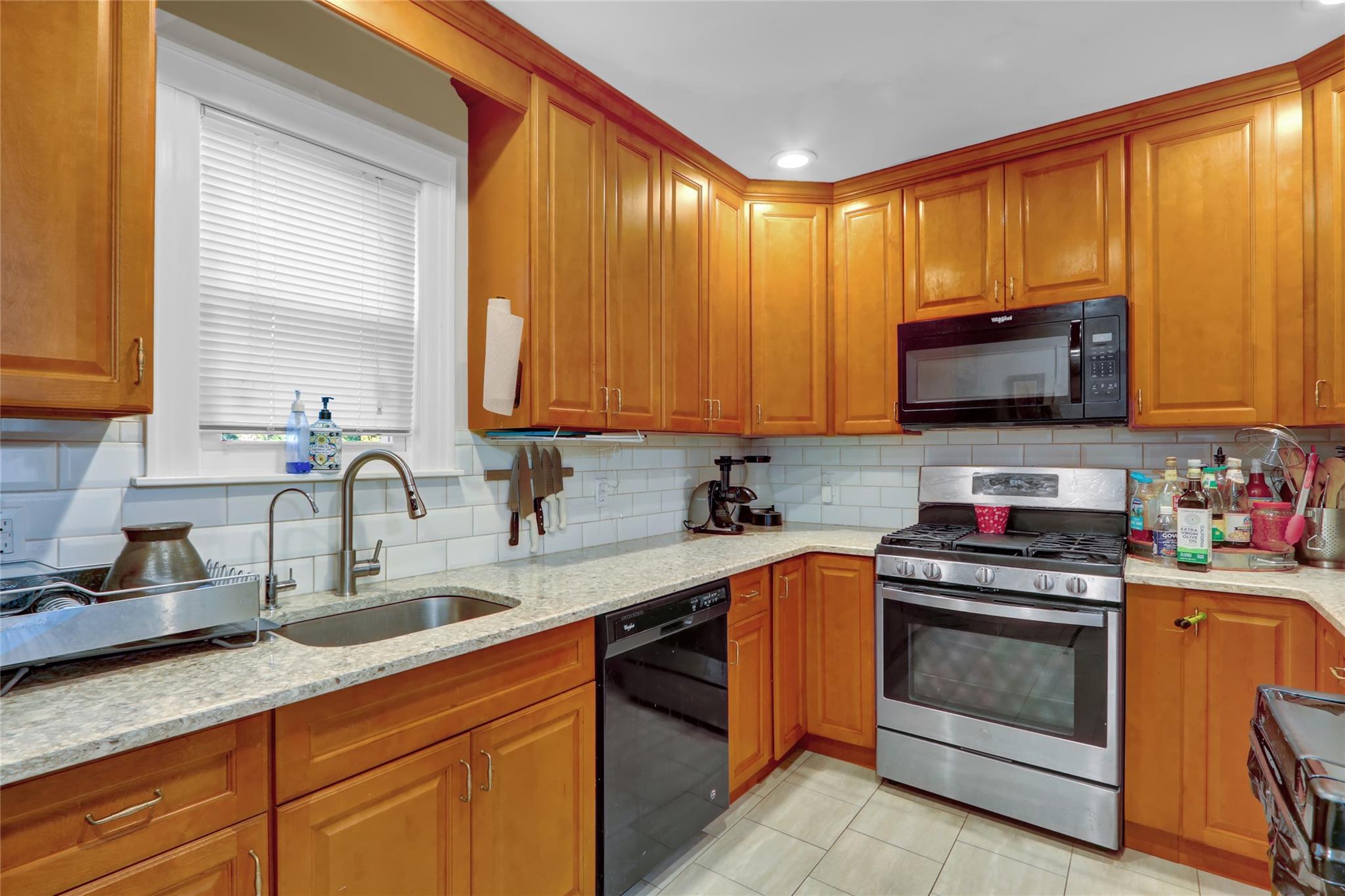 273 E Beverly Parkway, Valley Stream, NY 11580