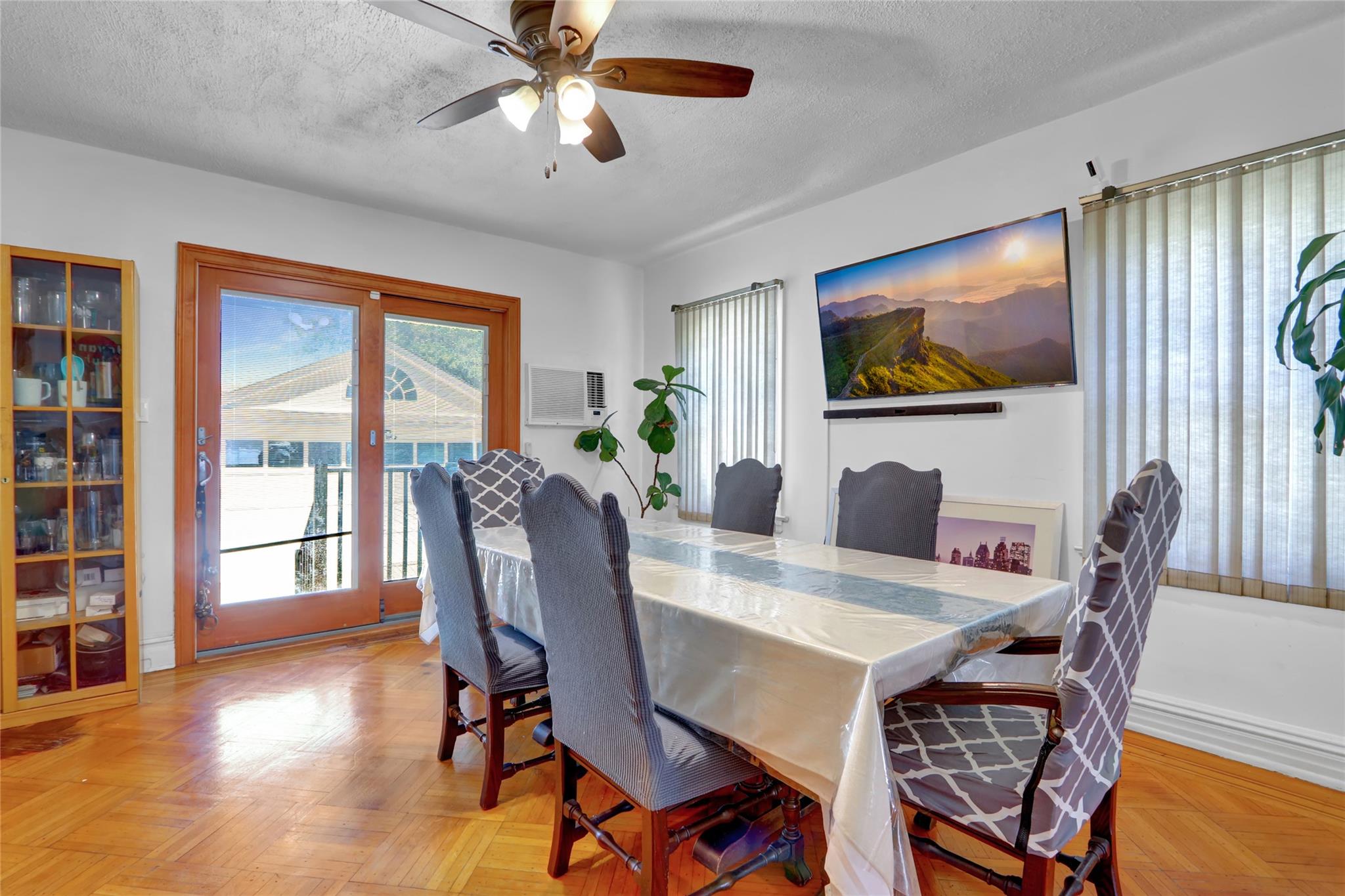 273 E Beverly Parkway, Valley Stream, NY 11580