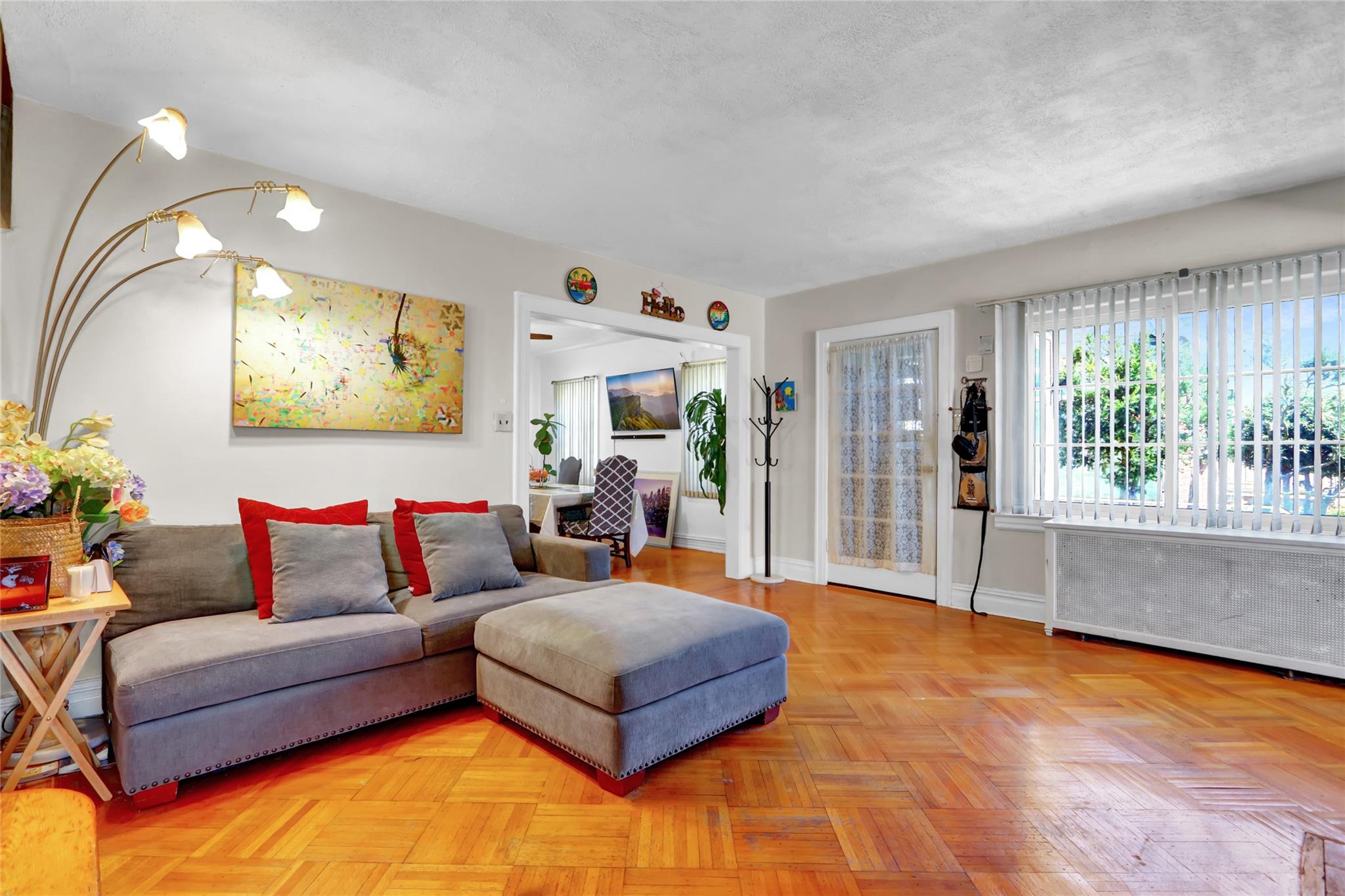 273 E Beverly Parkway, Valley Stream, NY 11580
