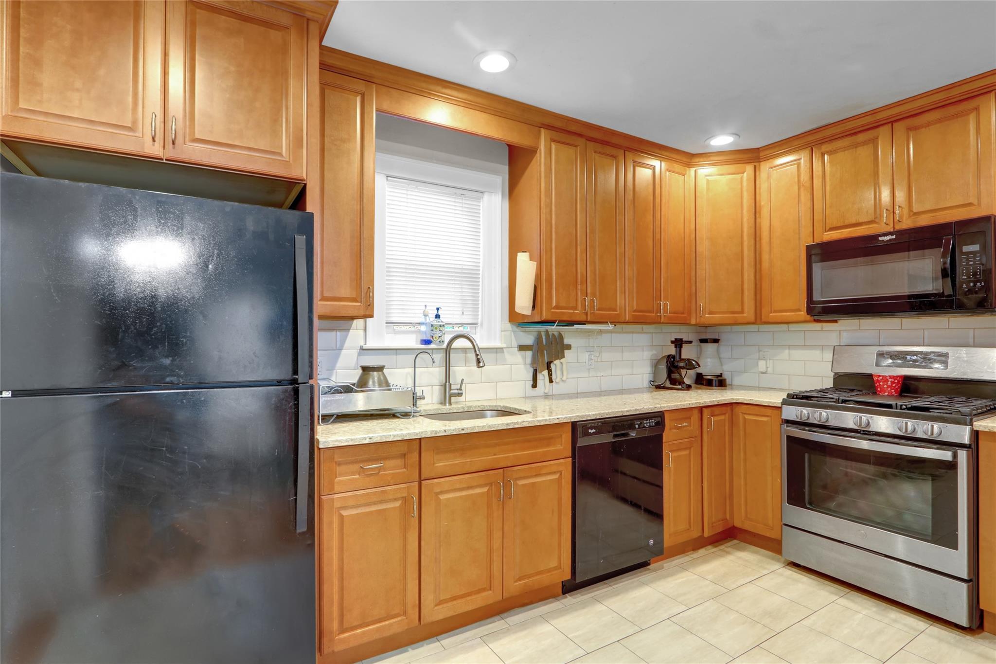 273 E Beverly Parkway, Valley Stream, NY 11580