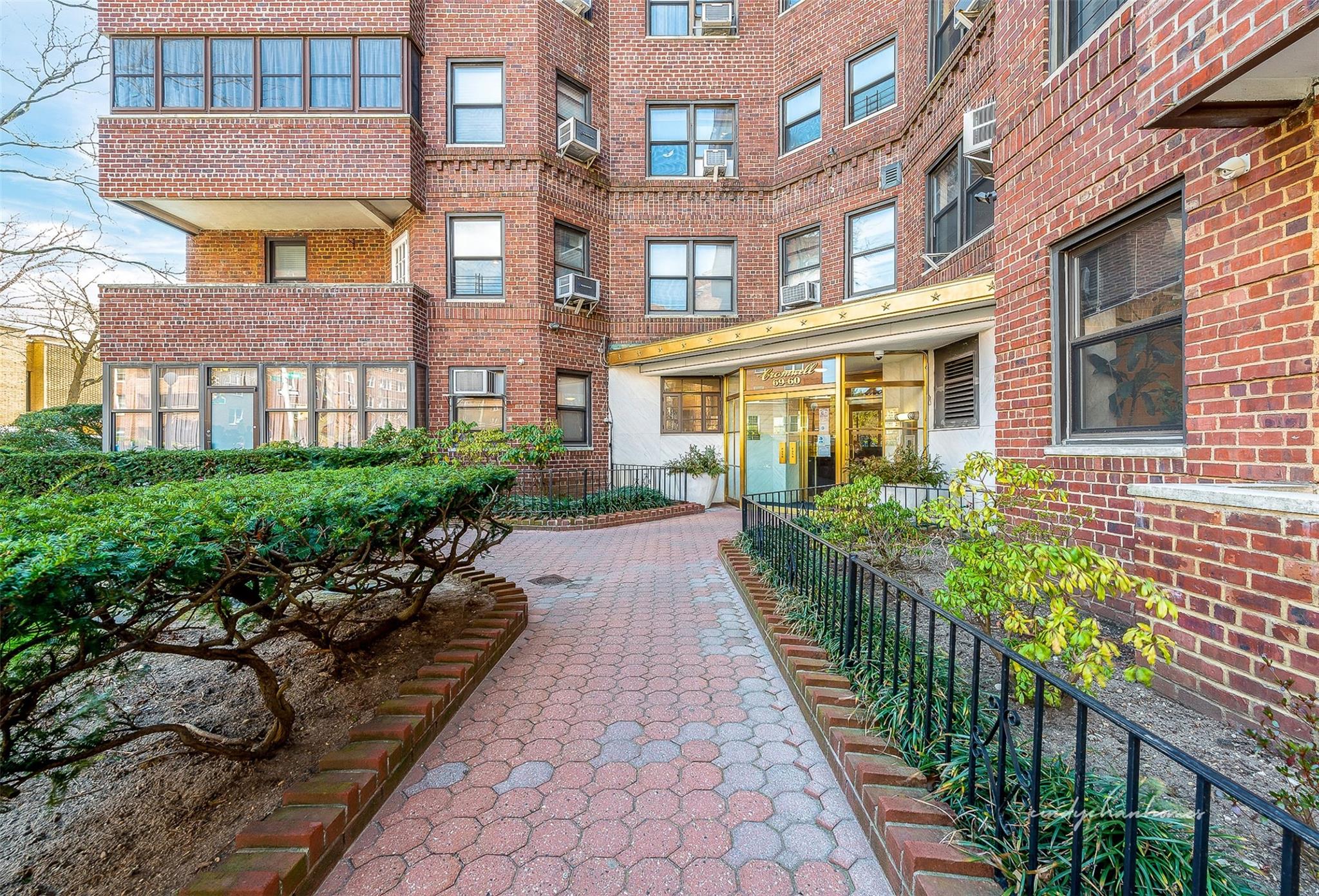 69-60 108th Street # 518, Forest Hills, NY 11375