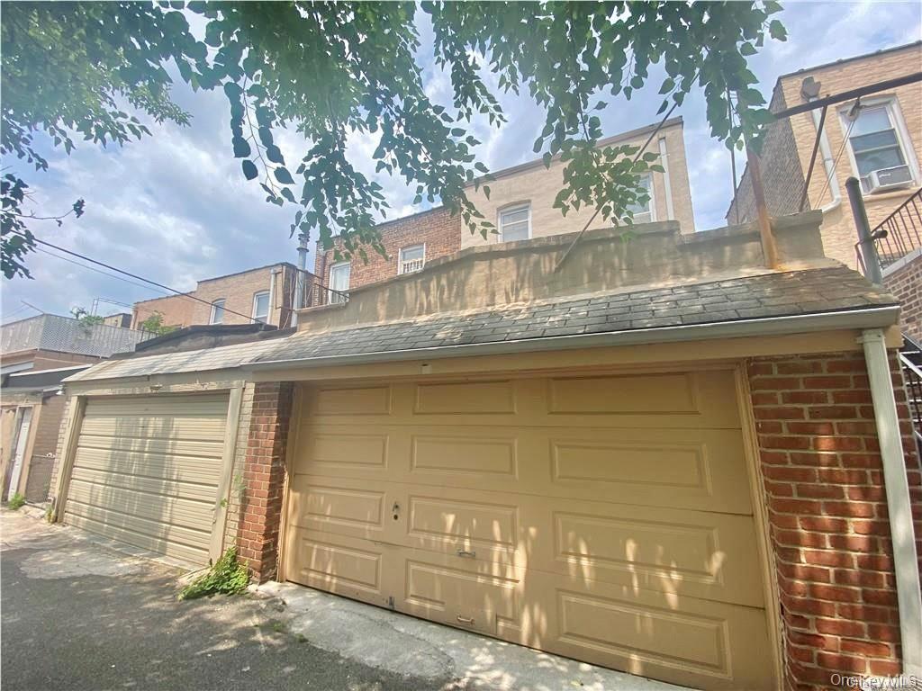 2884 Saint Theresa Avenue, Bronx, NY 10461