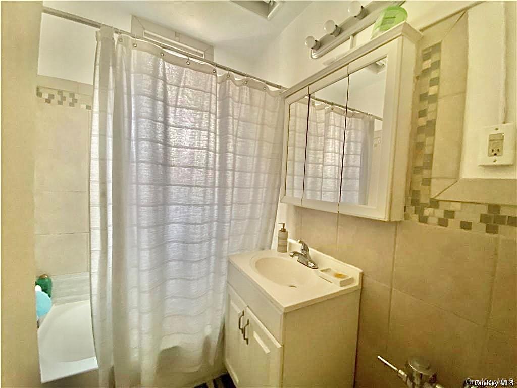 2884 Saint Theresa Avenue, Bronx, NY 10461