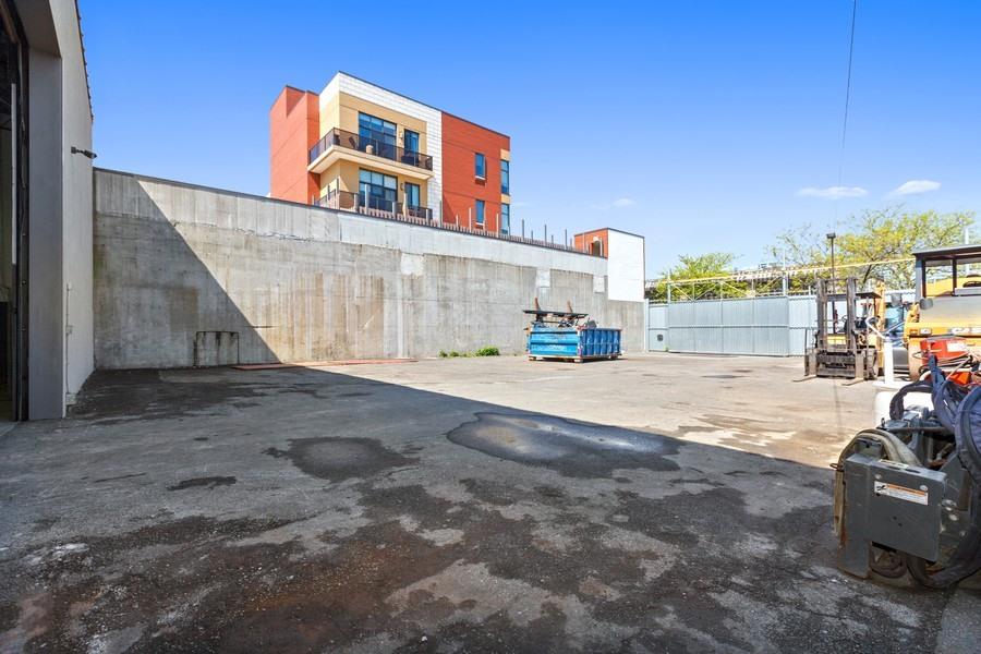 19-50 Steinway Street, Astoria, NY 11105
