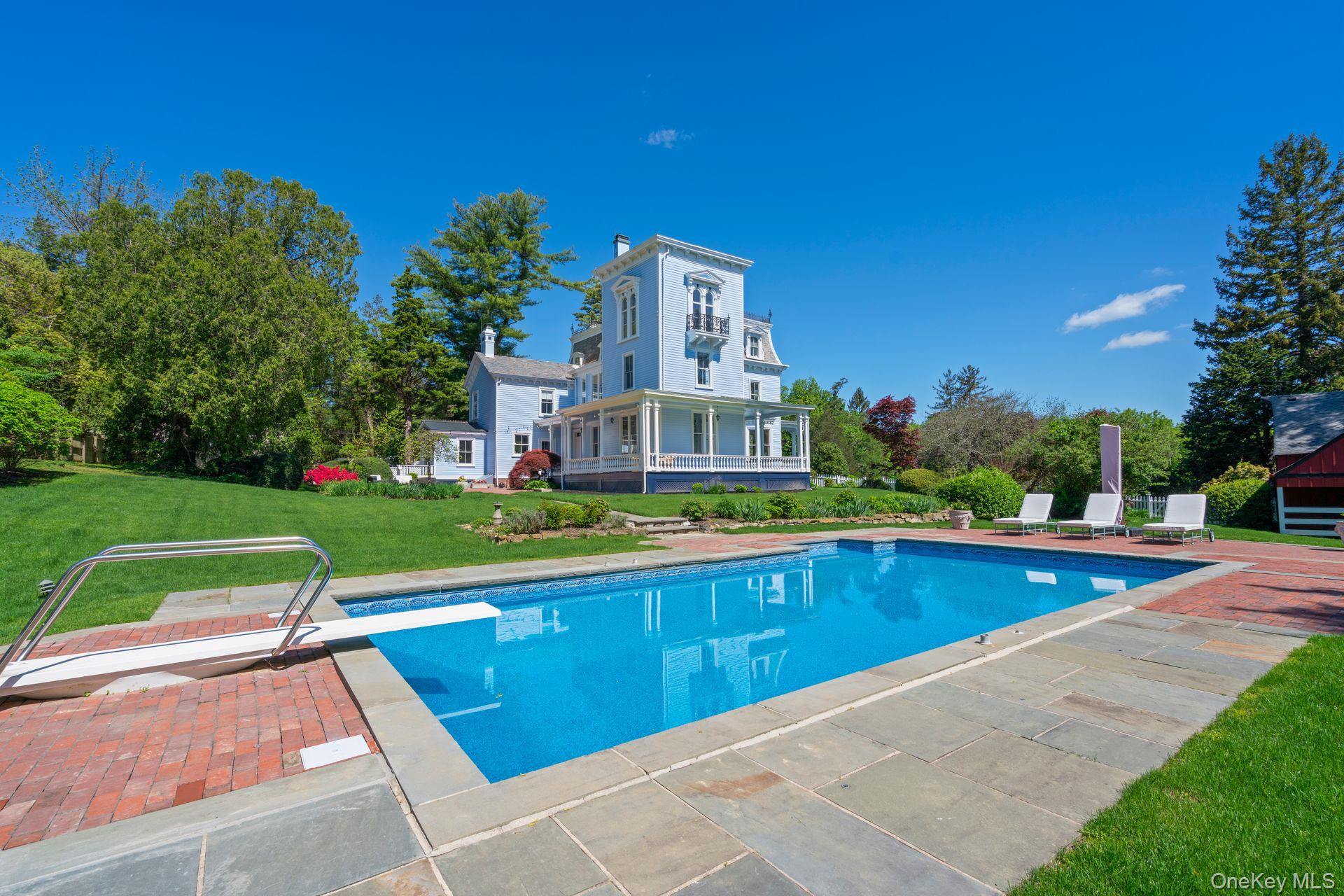 381 W Neck Road, Lloyd Harbor, NY 11743