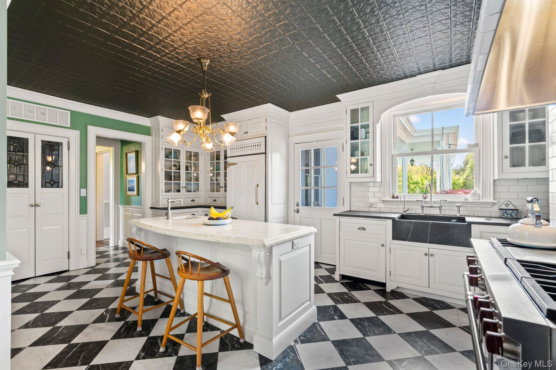 381 W Neck Road, Lloyd Harbor, NY 11743