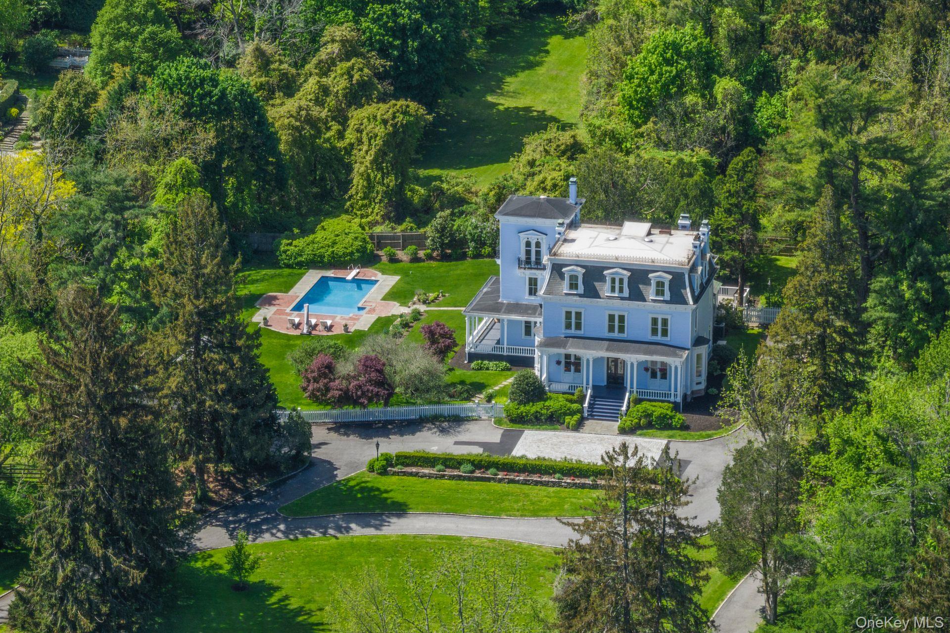 381 W Neck Road, Lloyd Harbor, NY 11743