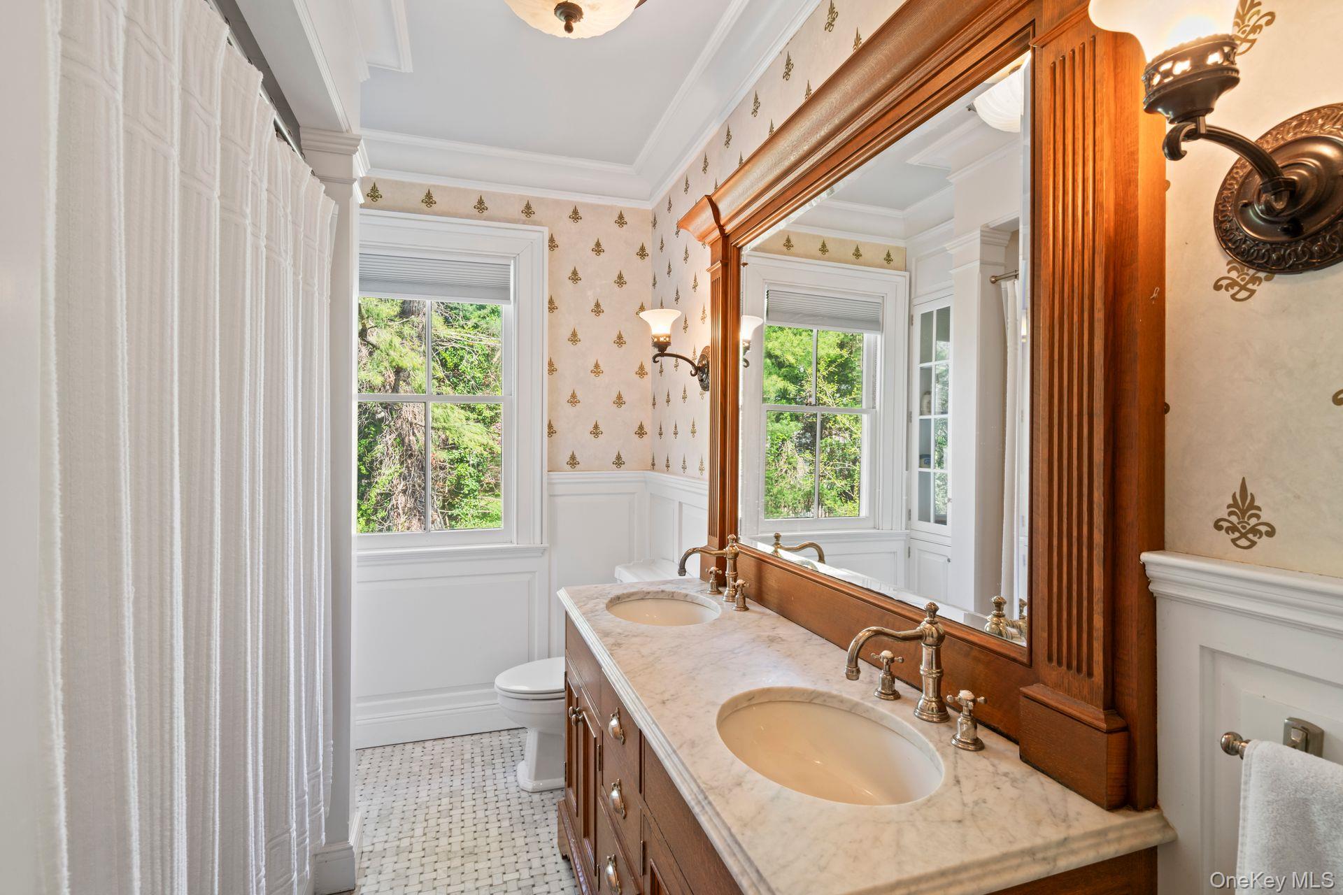 381 W Neck Road, Lloyd Harbor, NY 11743