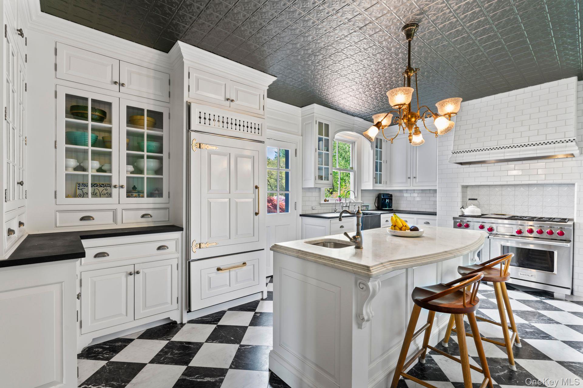 381 W Neck Road, Lloyd Harbor, NY 11743