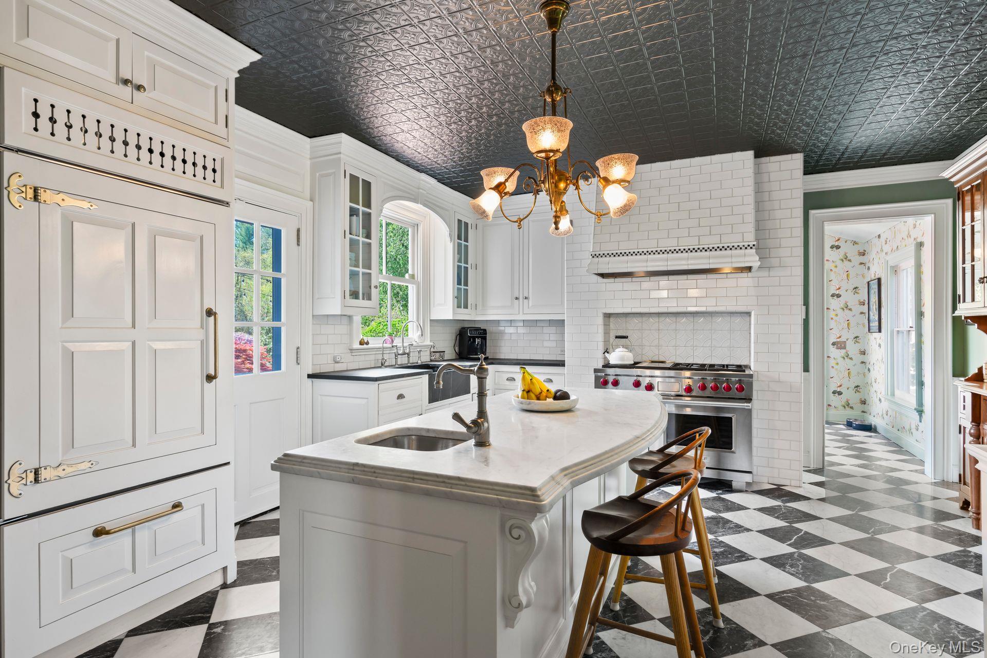 381 W Neck Road, Lloyd Harbor, NY 11743