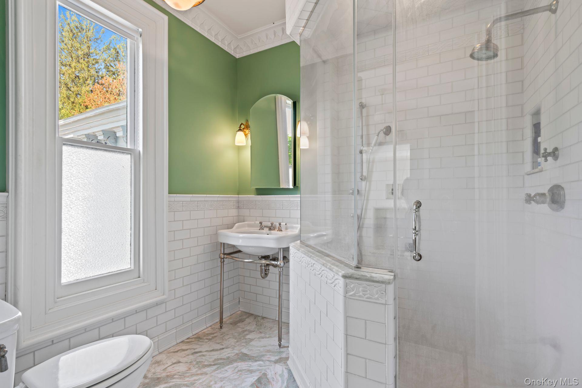 381 W Neck Road, Lloyd Harbor, NY 11743