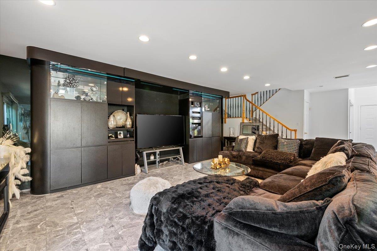 54 Northgate Circle, Melville, NY 11747