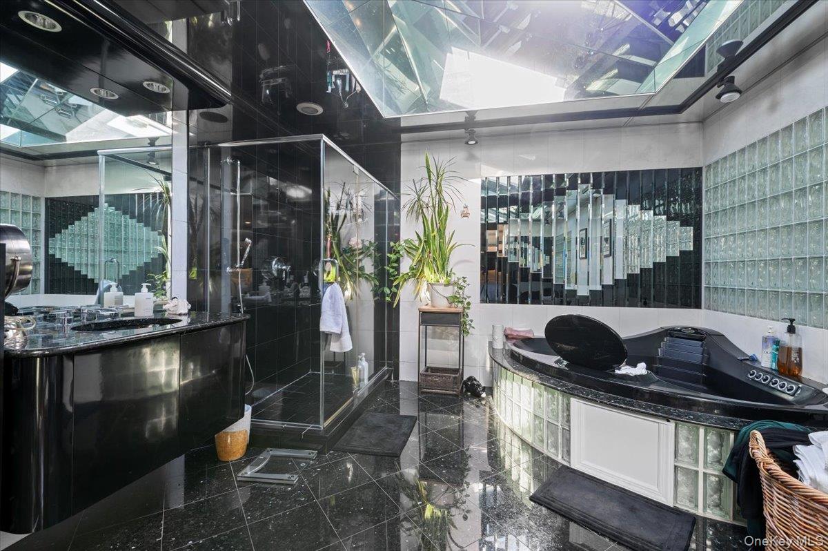 54 Northgate Circle, Melville, NY 11747