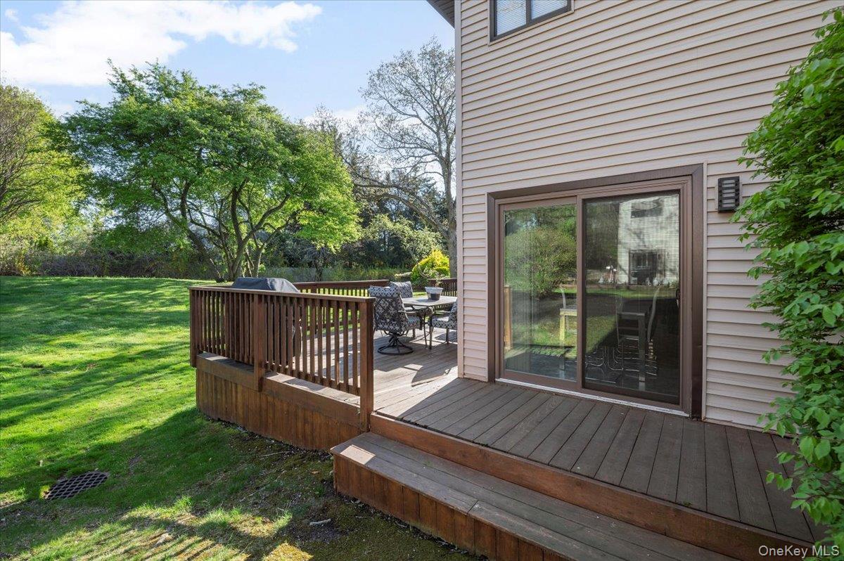 54 Northgate Circle, Melville, NY 11747