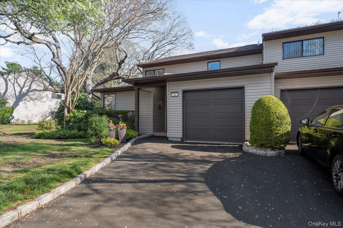 54 Northgate Circle, Melville, NY 11747