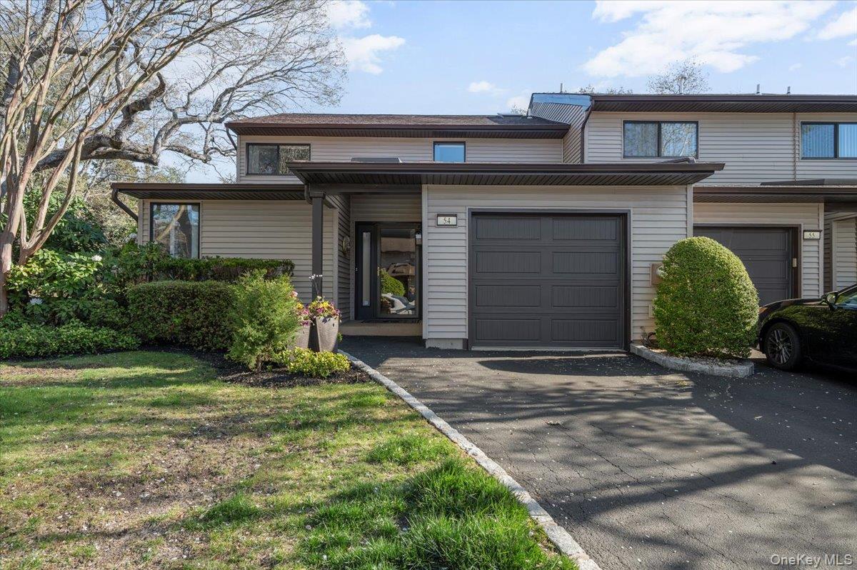 54 Northgate Circle, Melville, NY 11747