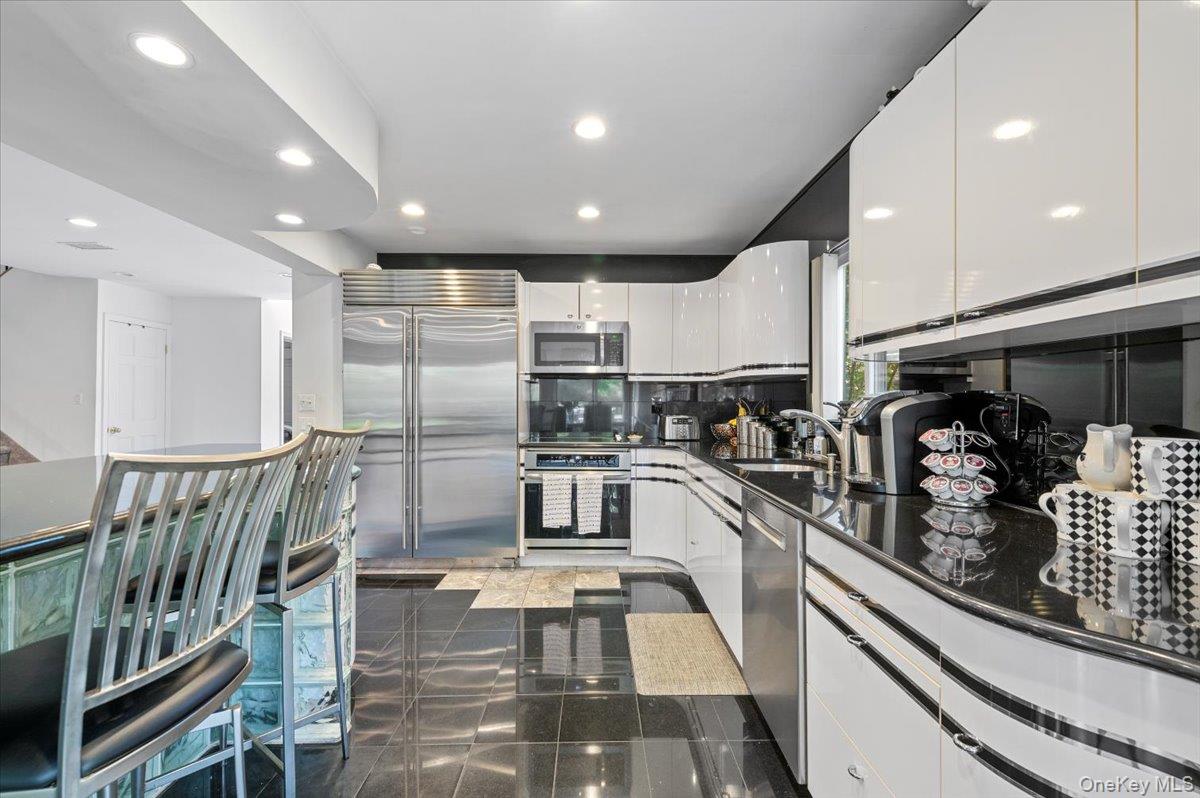 54 Northgate Circle, Melville, NY 11747