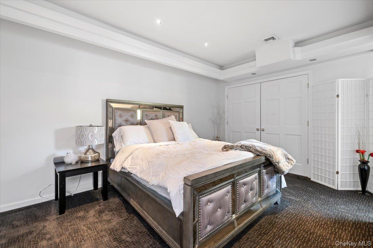 54 Northgate Circle, Melville, NY 11747