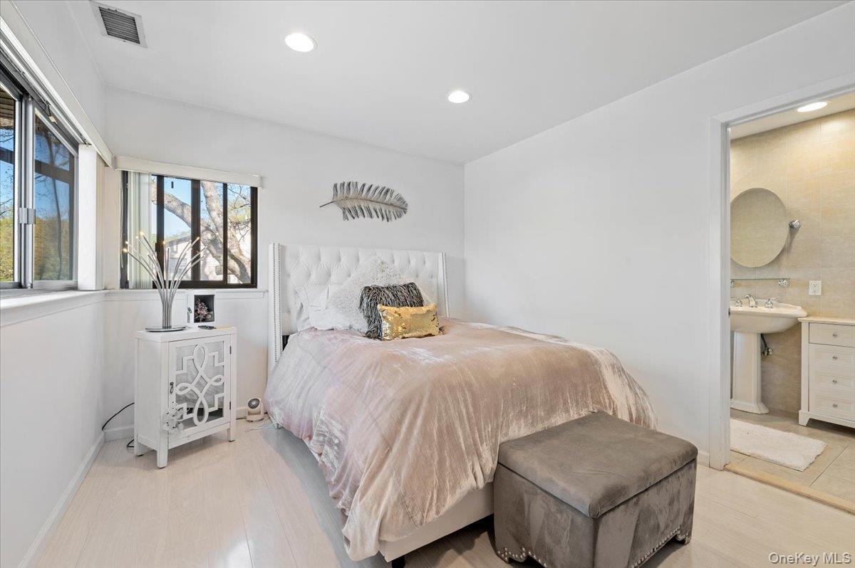 54 Northgate Circle, Melville, NY 11747