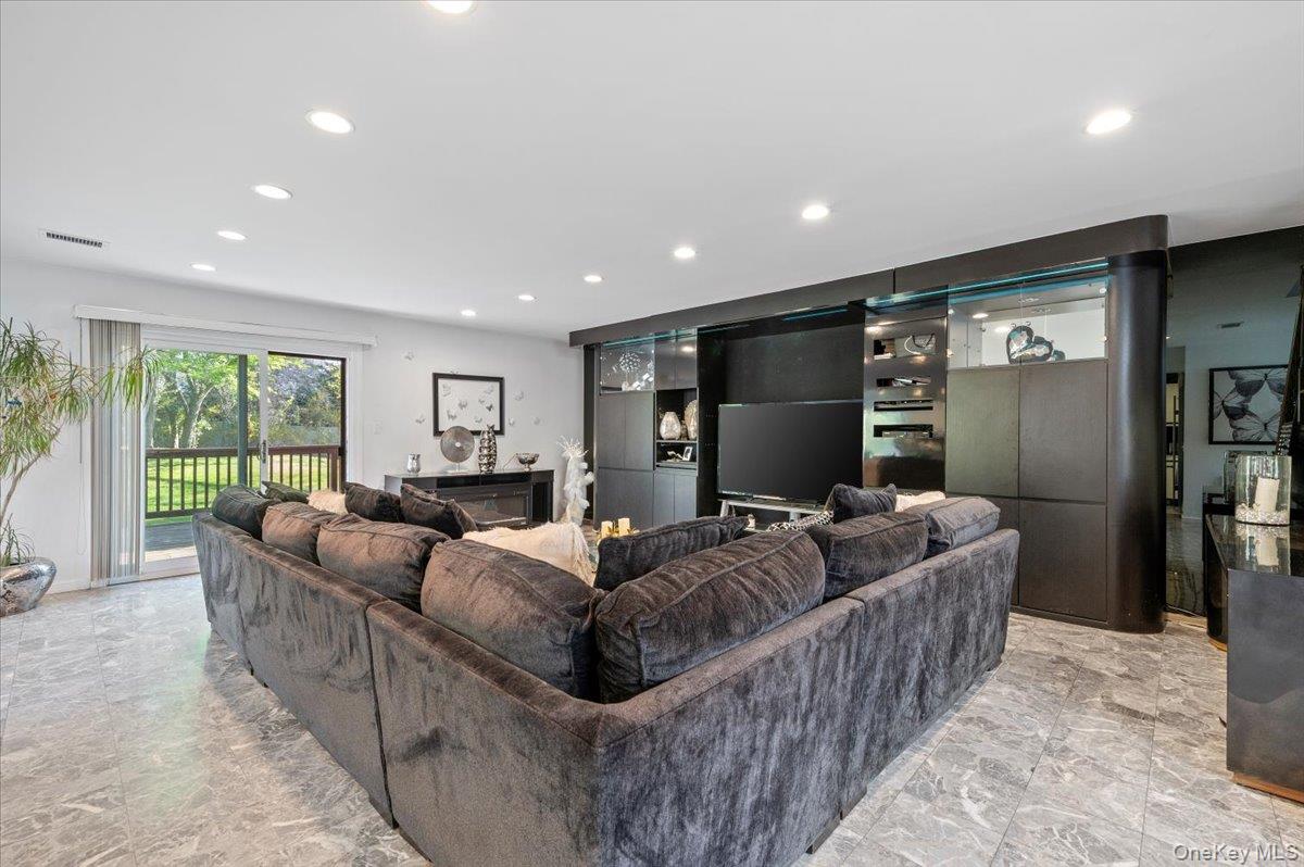 54 Northgate Circle, Melville, NY 11747