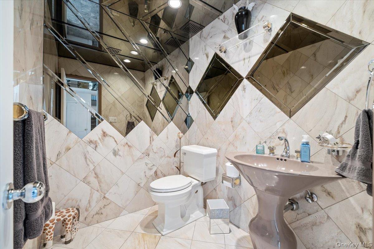 54 Northgate Circle, Melville, NY 11747