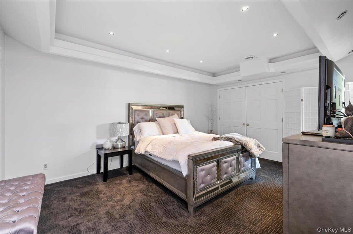 54 Northgate Circle, Melville, NY 11747