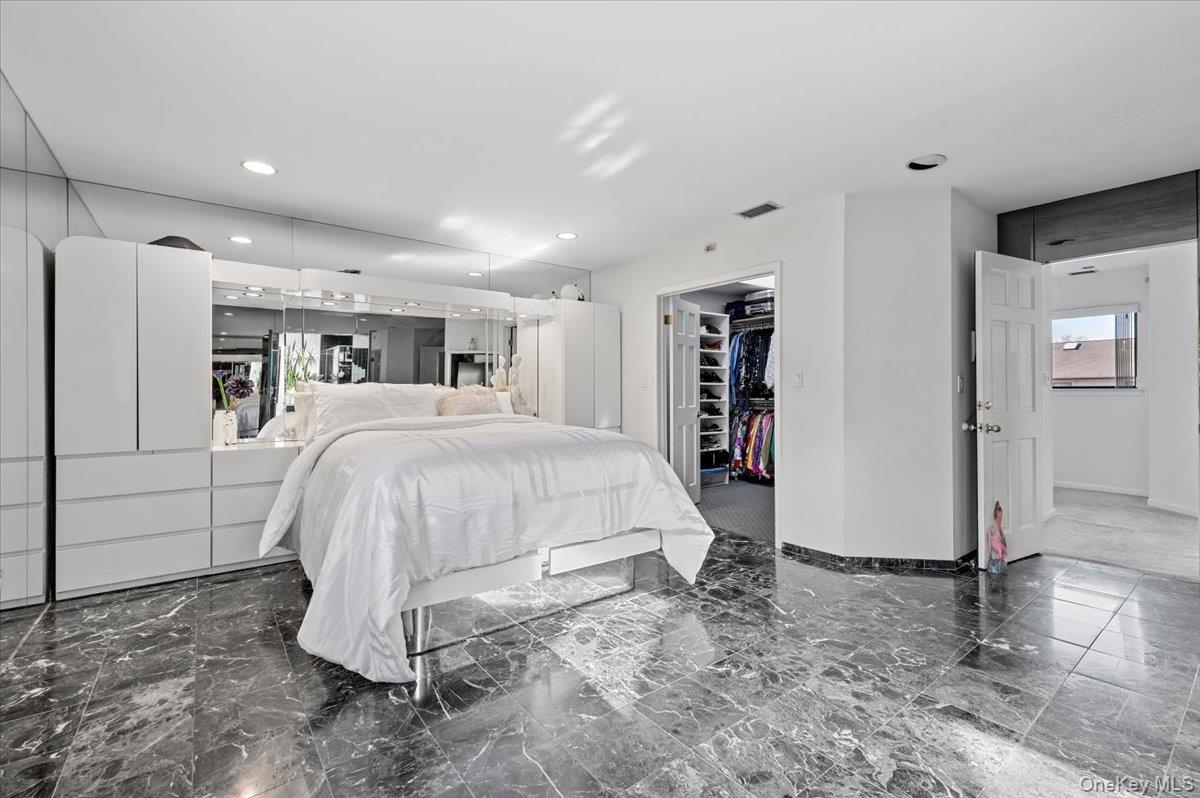 54 Northgate Circle, Melville, NY 11747