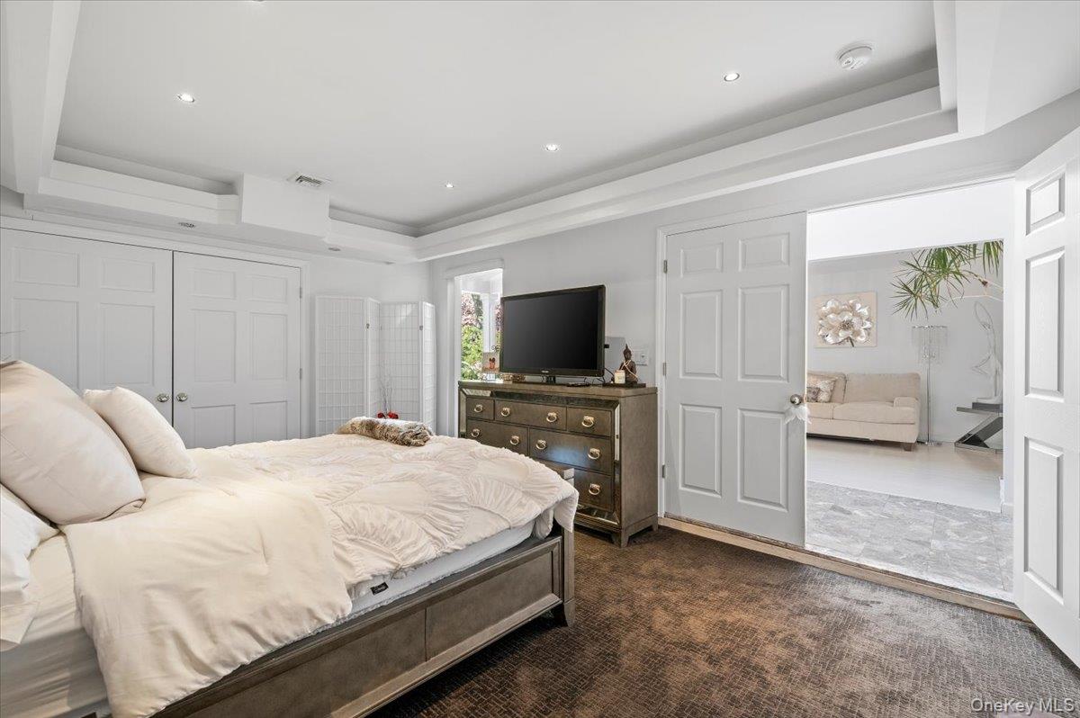 54 Northgate Circle, Melville, NY 11747