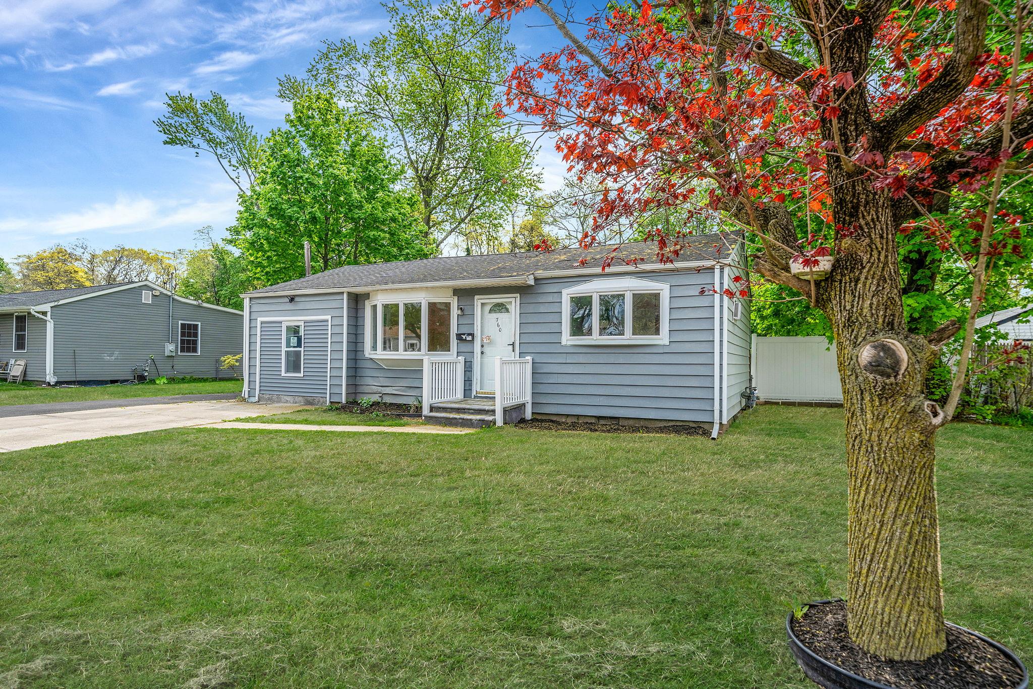 760 Spur Drive N, Bay Shore, NY 11706
