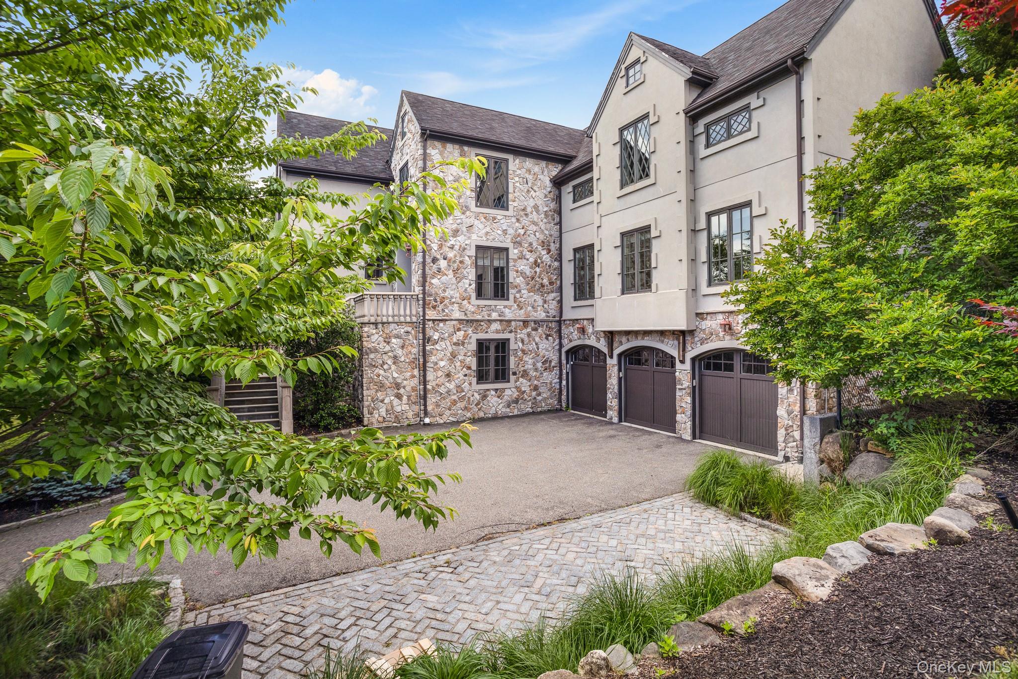 9 Earle Drive, Muttontown, NY 11791