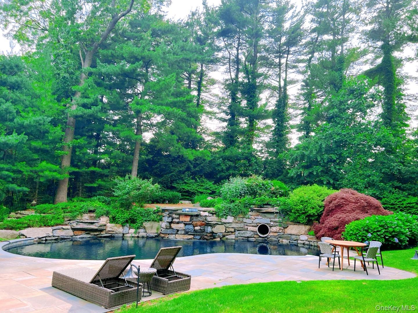 9 Earle Drive, Muttontown, NY 11791