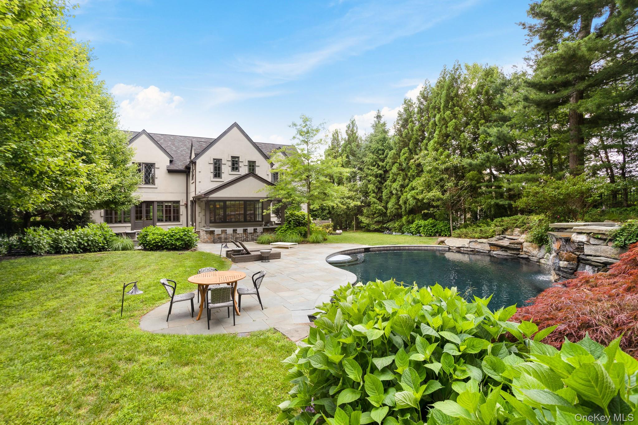 9 Earle Drive, Muttontown, NY 11791