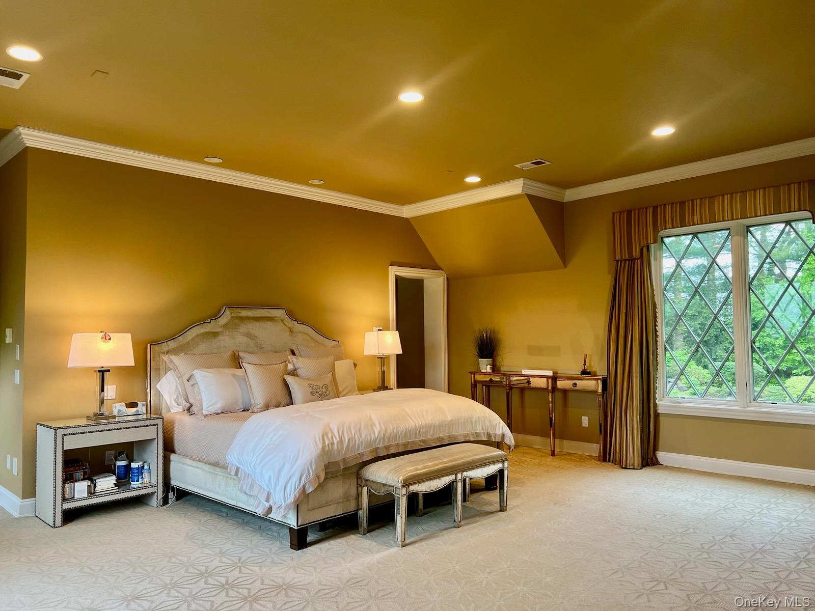 9 Earle Drive, Muttontown, NY 11791