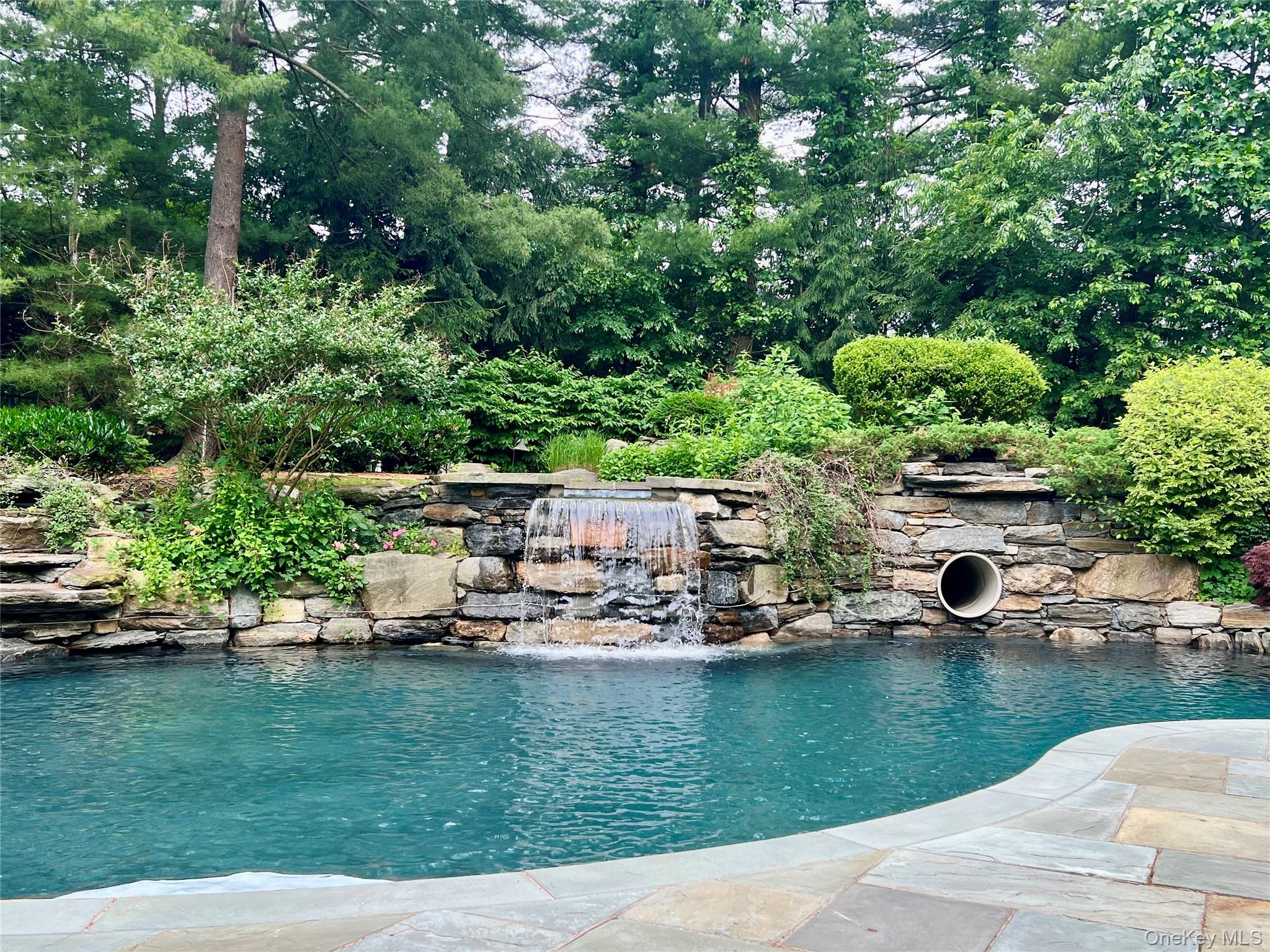 9 Earle Drive, Muttontown, NY 11791