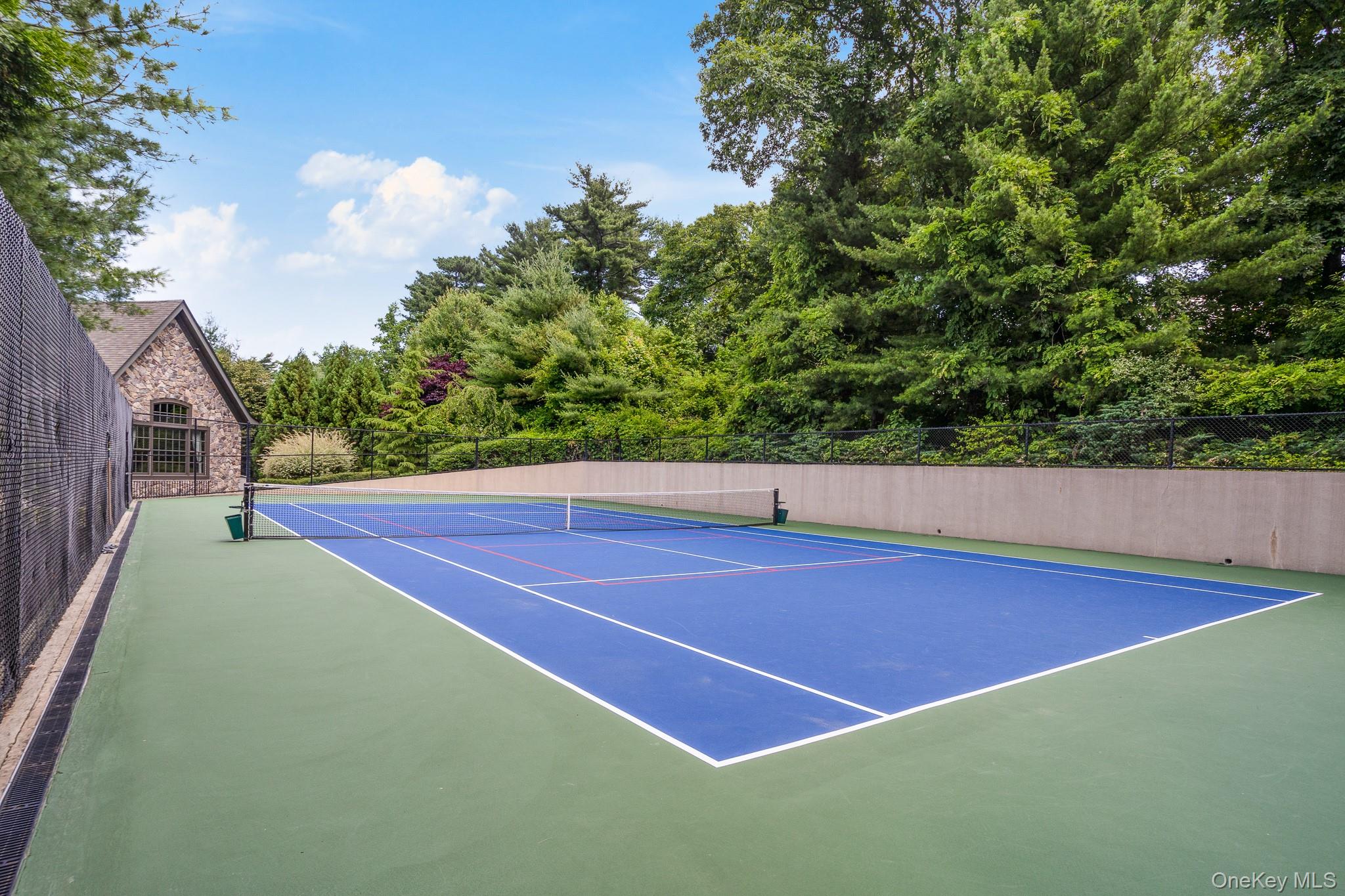 9 Earle Drive, Muttontown, NY 11791