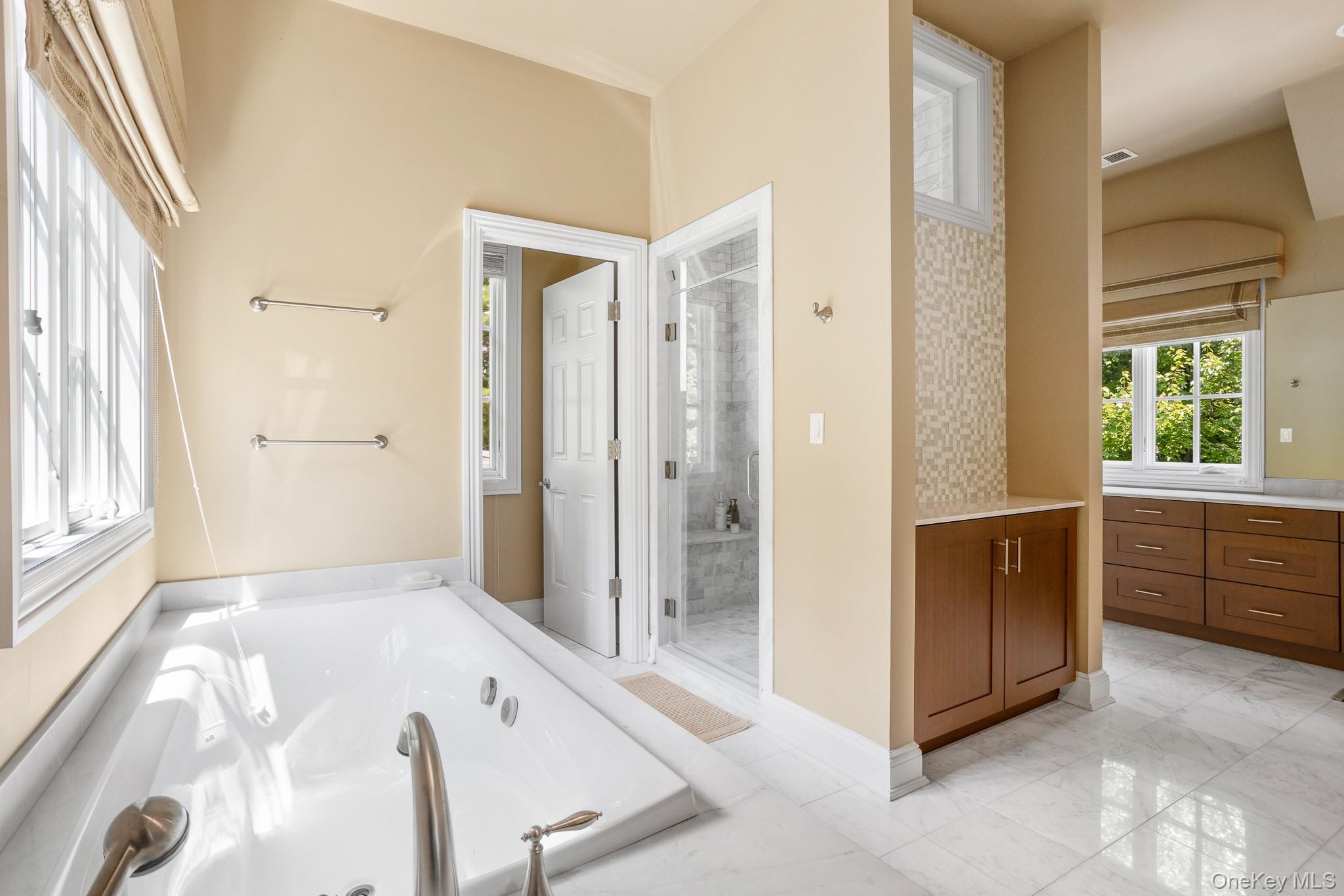 9 Earle Drive, Muttontown, NY 11791