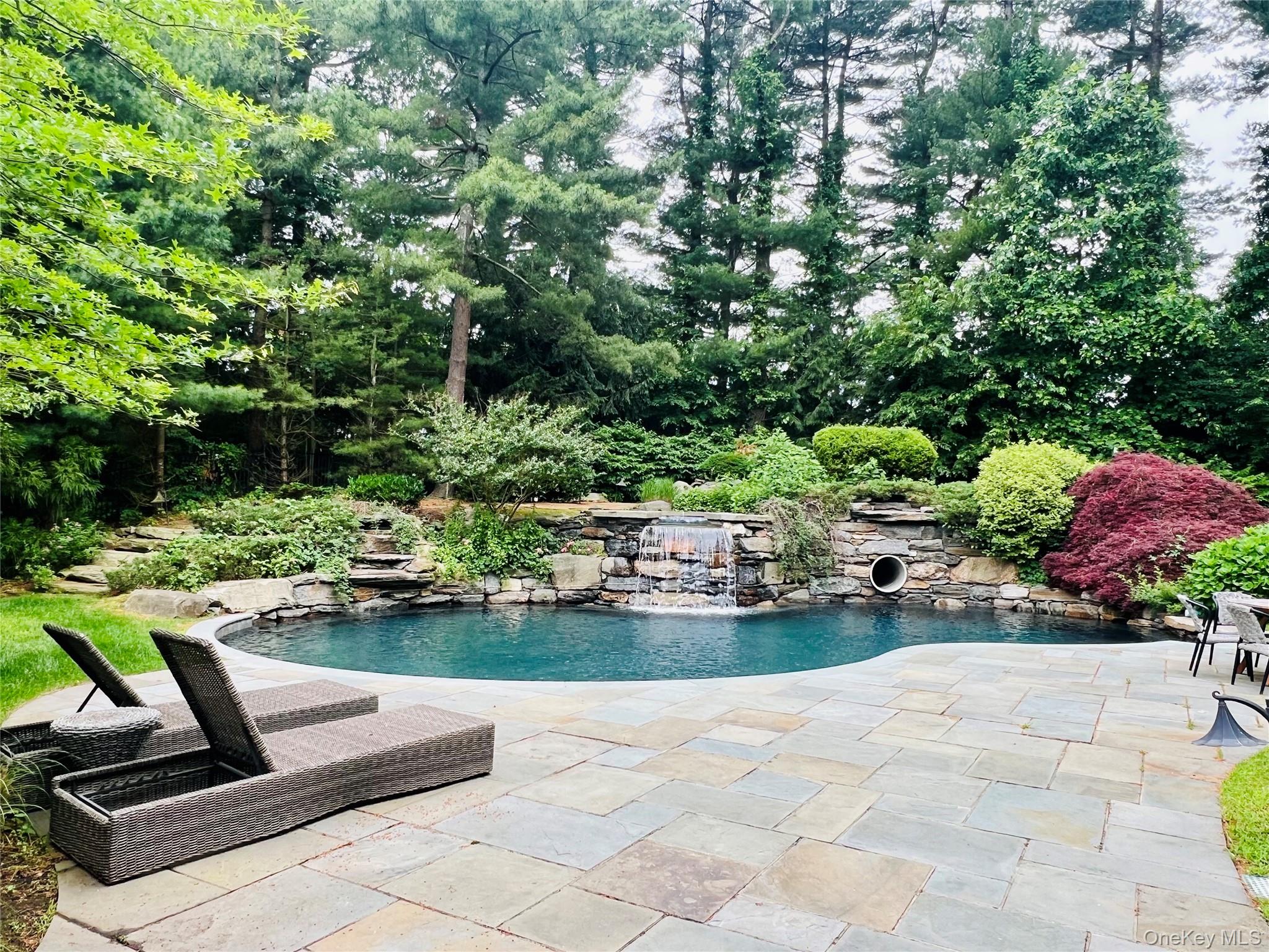 9 Earle Drive, Muttontown, NY 11791