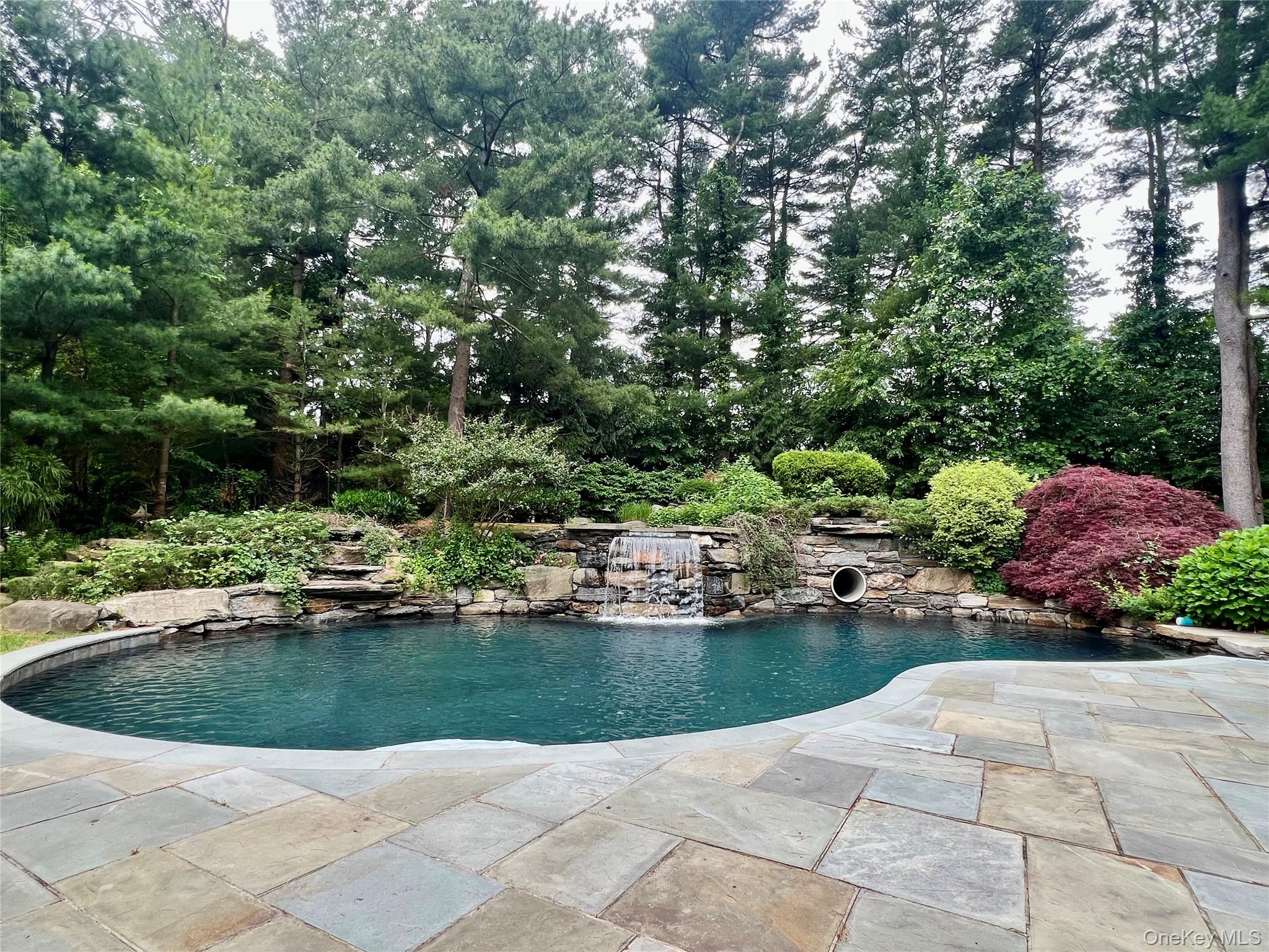 9 Earle Drive, Muttontown, NY 11791