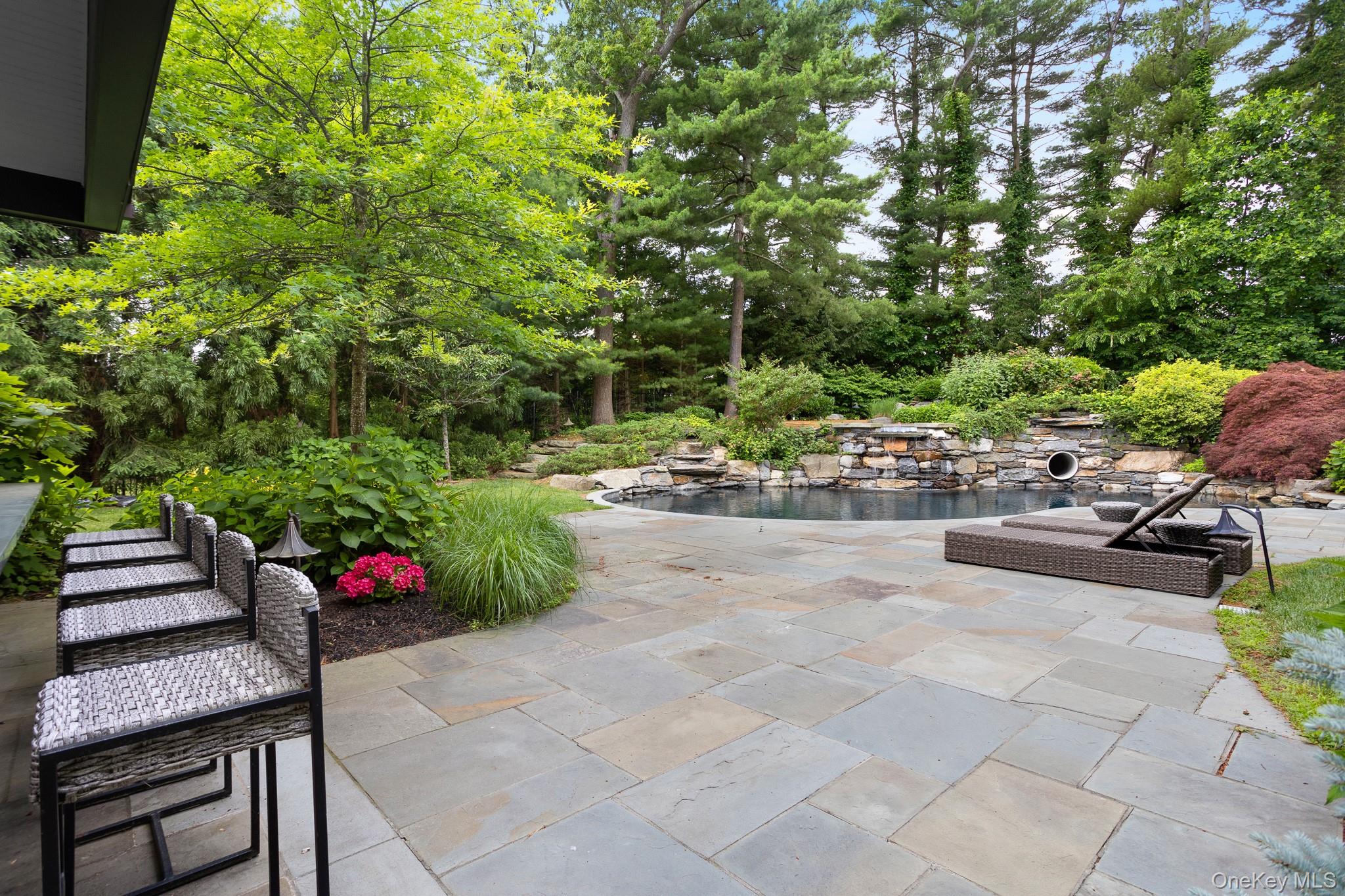 9 Earle Drive, Muttontown, NY 11791