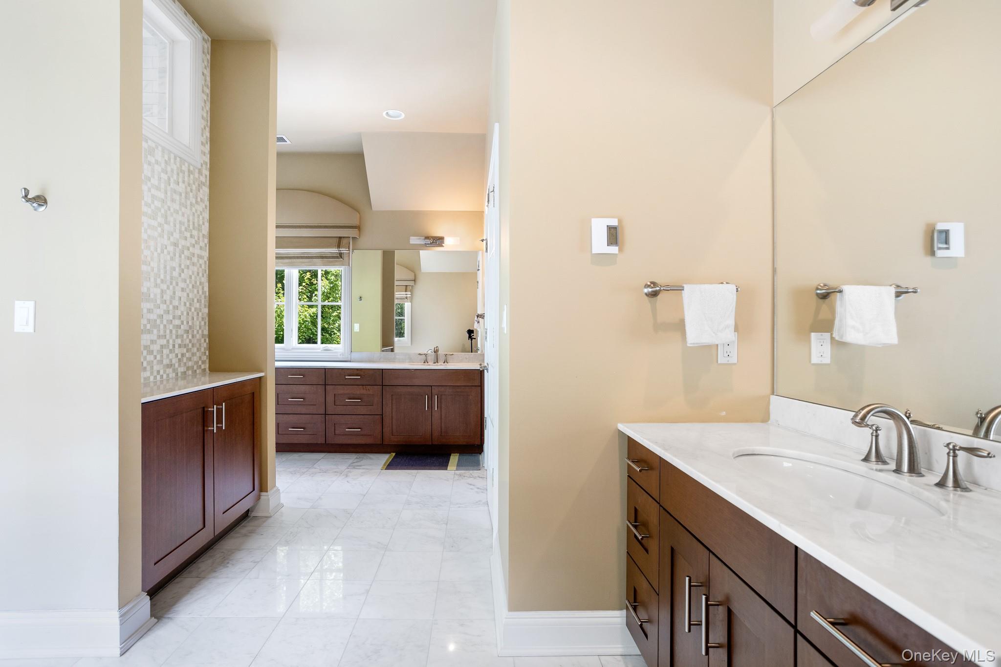 9 Earle Drive, Muttontown, NY 11791