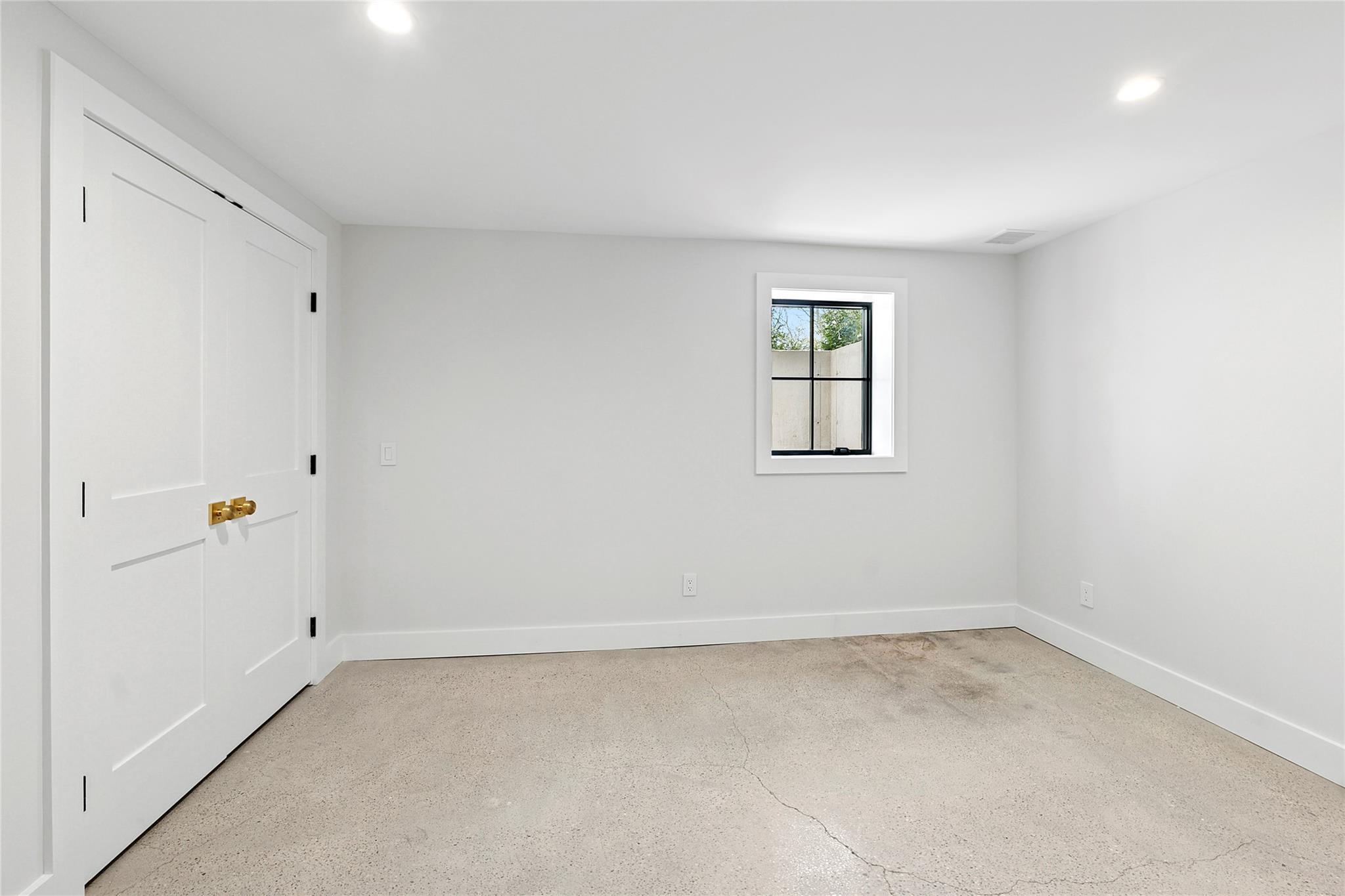 20 Boatheaders Lane N, East Hampton, NY 11937