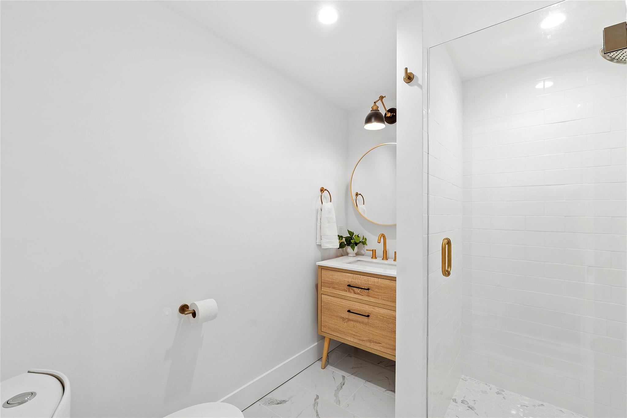 20 Boatheaders Lane N, East Hampton, NY 11937